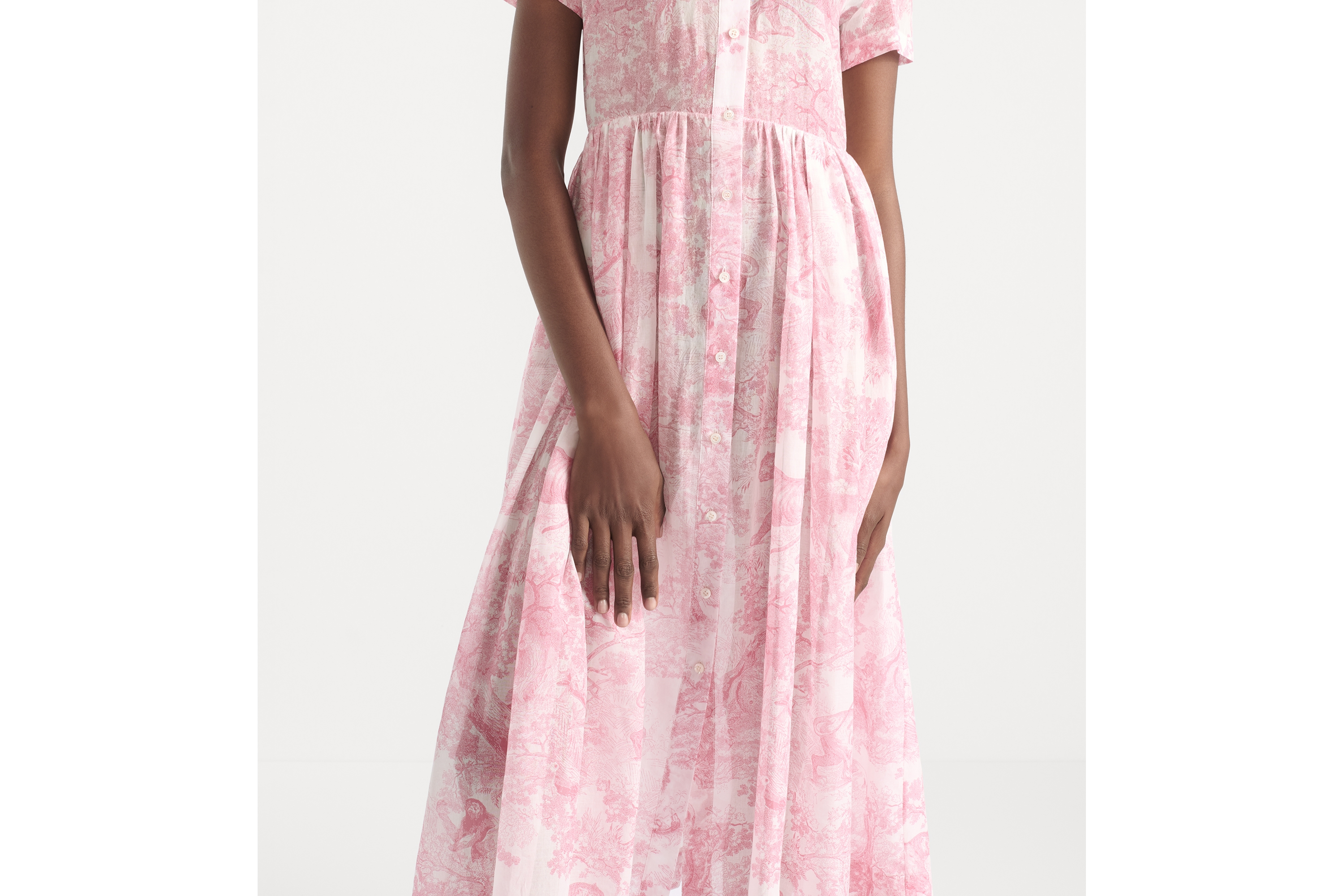 Look Dioriviera Mid-Length Shirtdress White Cotton Muslin with Cherry Blossom Pink Toile de Jouy Sauvage Motif E10