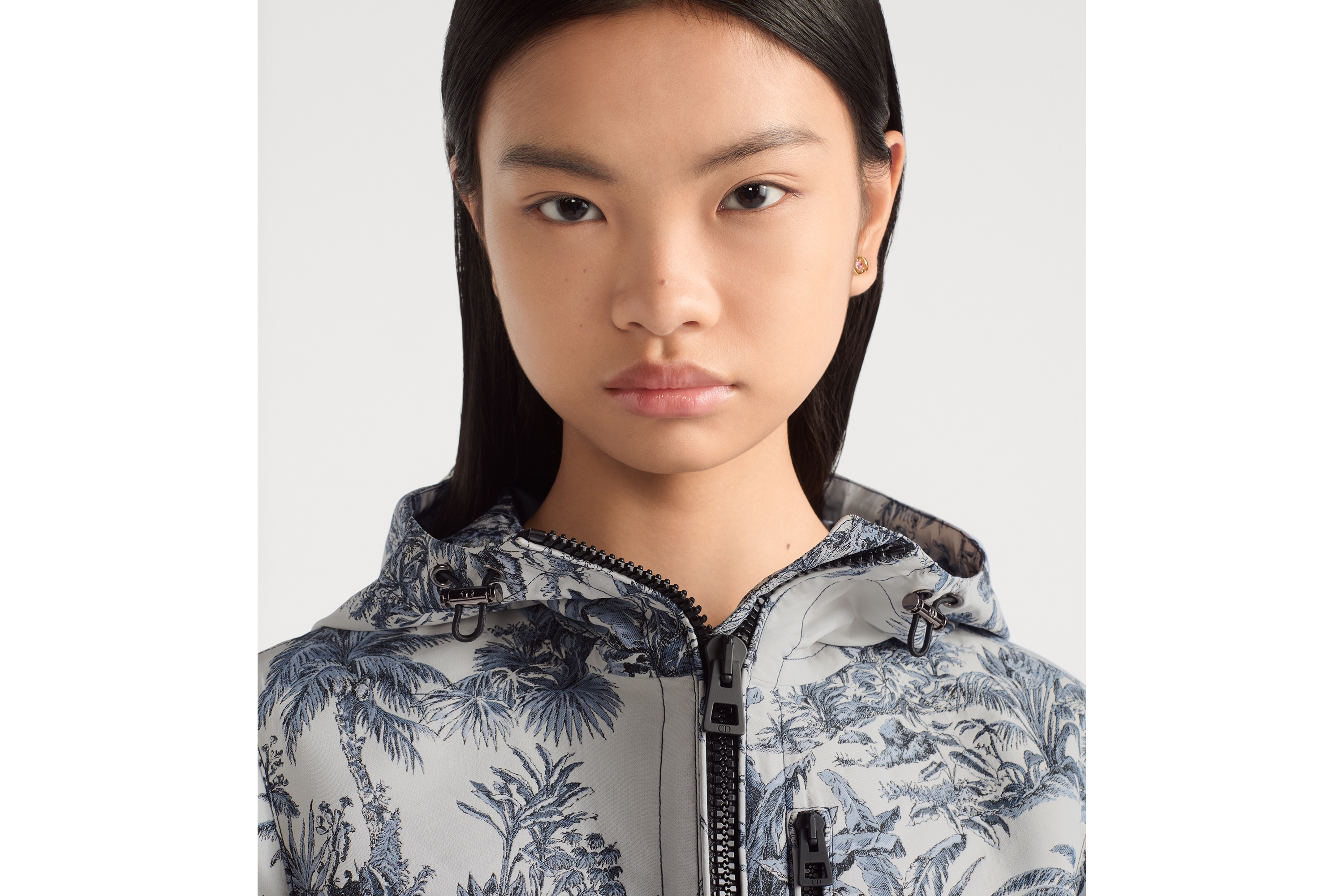Look Dioriviera Cropped Hooded Jacket White and Blue Toile de Jouy Palms Jacquard Technical Taffeta E12