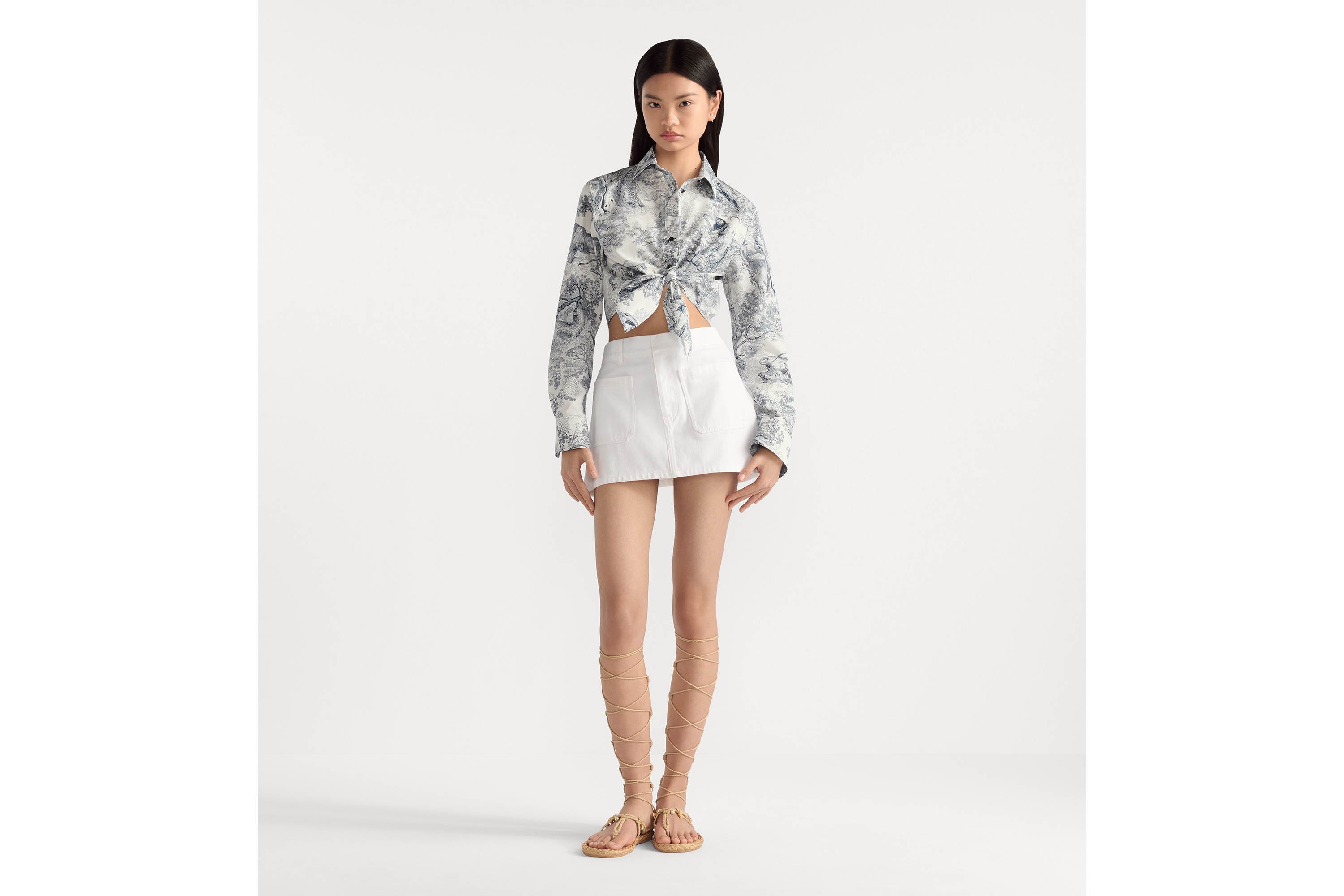 Look Dioriviera Cropped Tied Blouse White and Deep Blue Toile de Jouy Sauvage Cotton and Silk Poplin E01