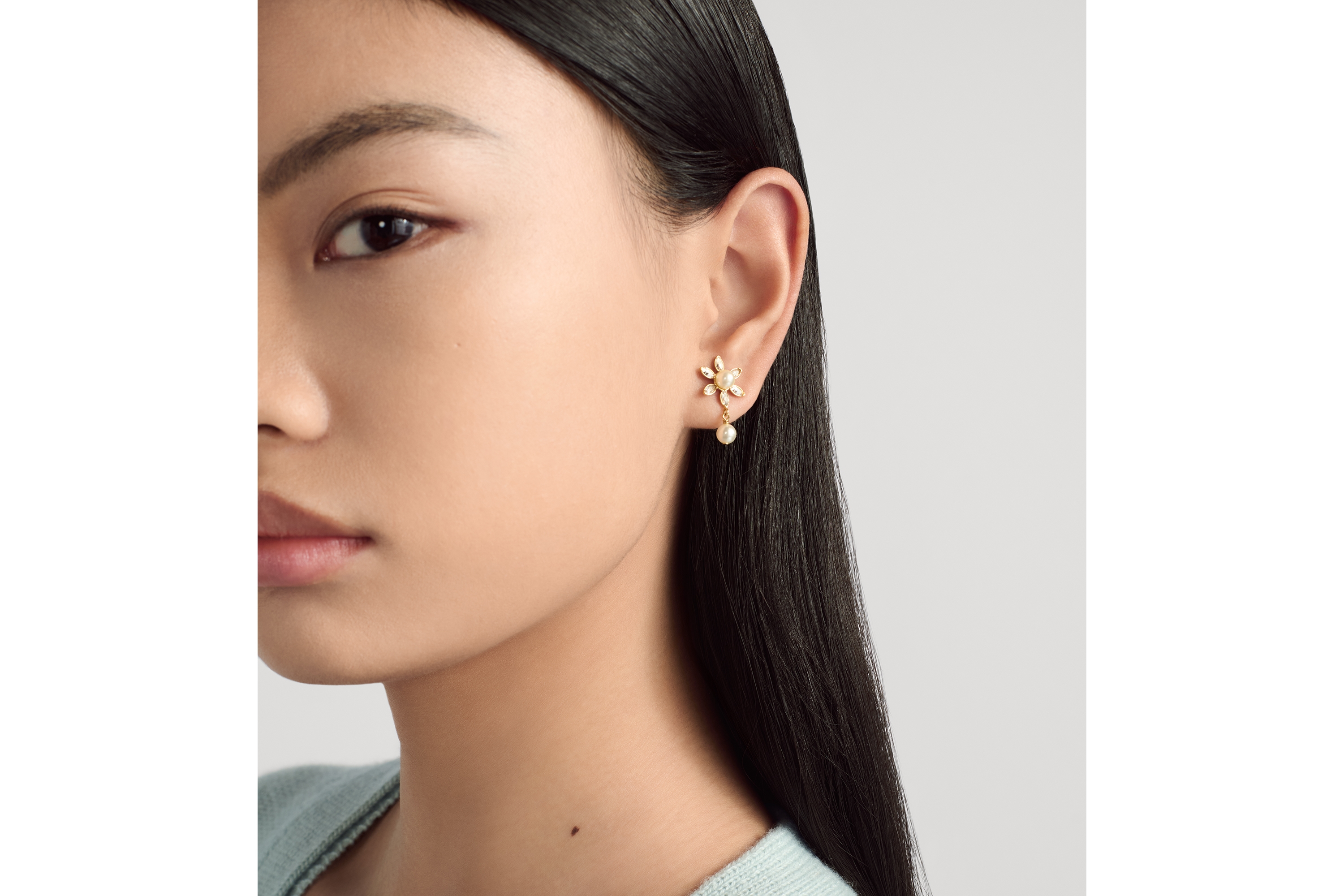 Boucles D'oreilles Pendantes Faites Main – Bois, Anneau Fleurs Et Perle Verte, Métal Doré