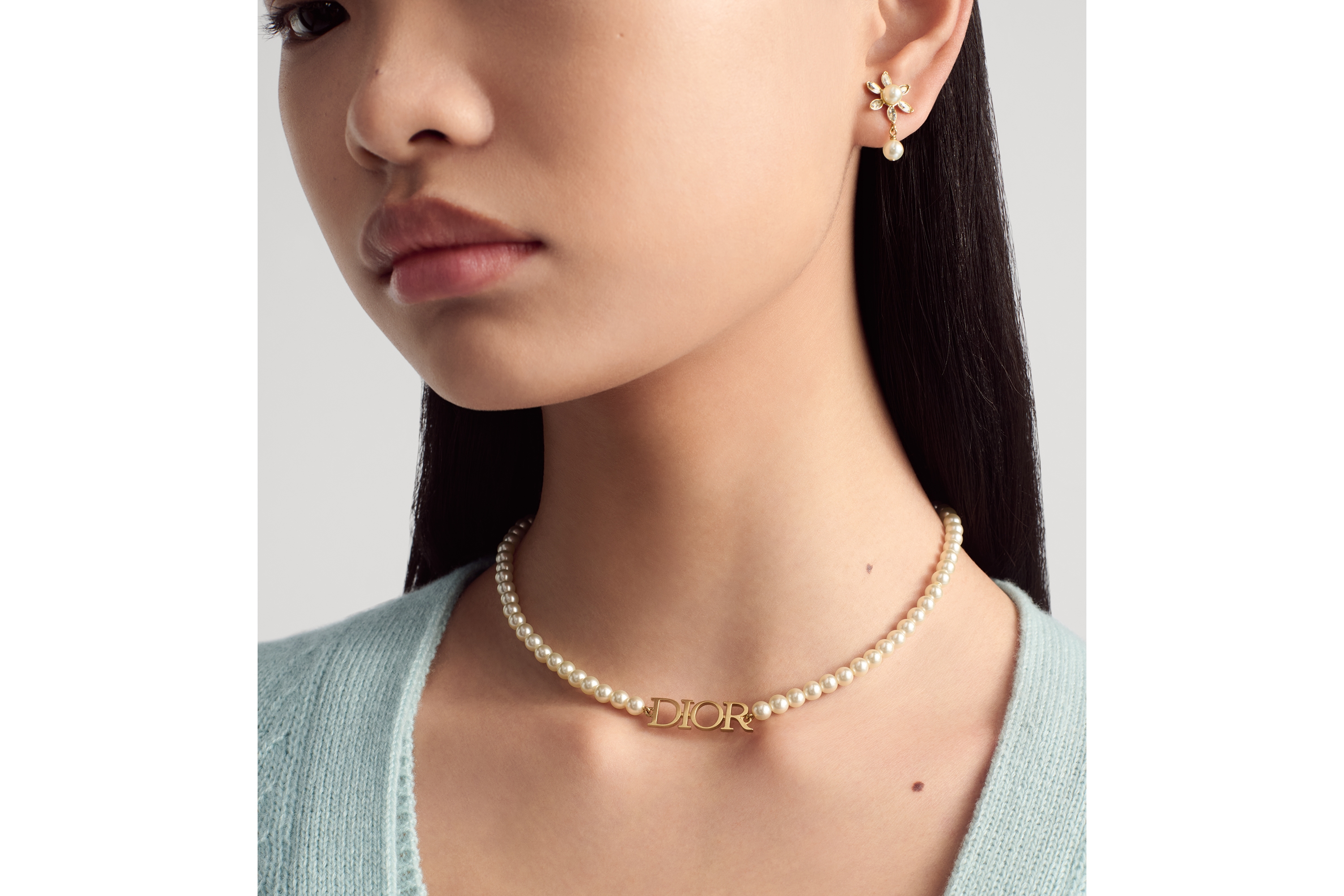 Look Dio(r)evolution Necklace Gold-Finish Metal and White Resin Pearls E12