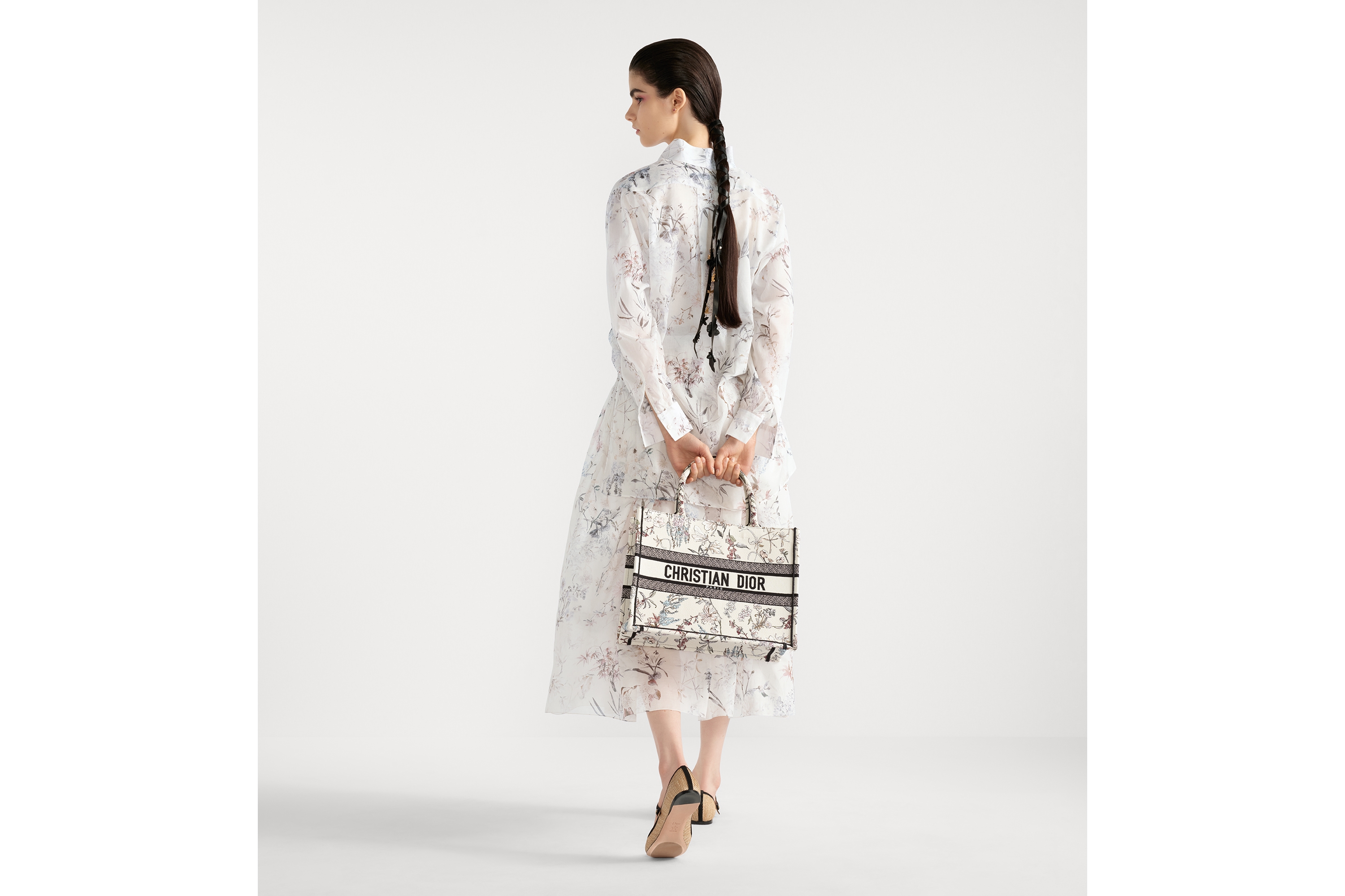 Look Medium Dior Book Tote Beige Millefiori Embroidery (36 x 27.5 x 16.5 cm) E16