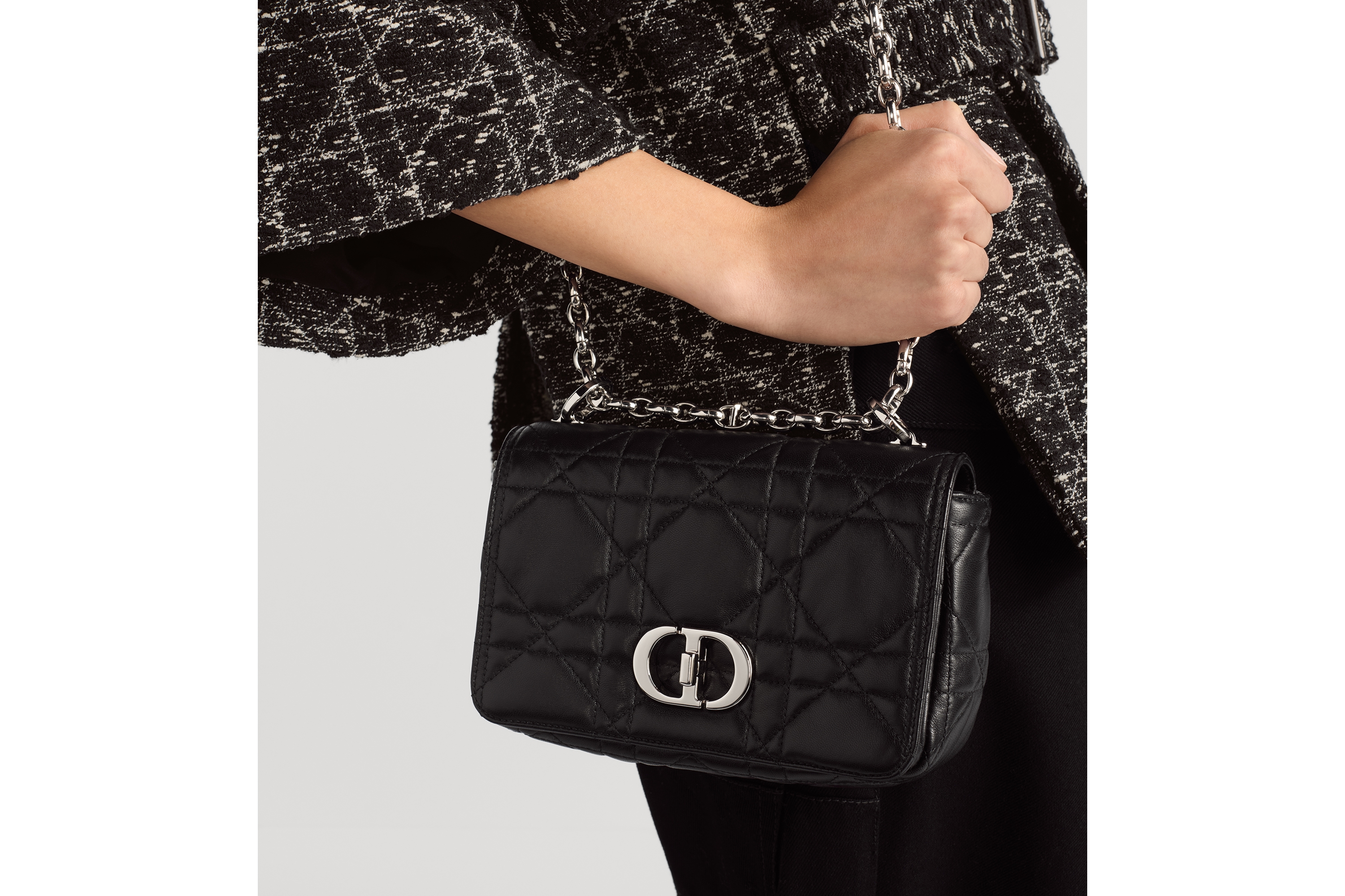 look_image_alt_prefix Kleine Soft Dior Caro Tasche Macrocannage Lammleder in Schwarz E11