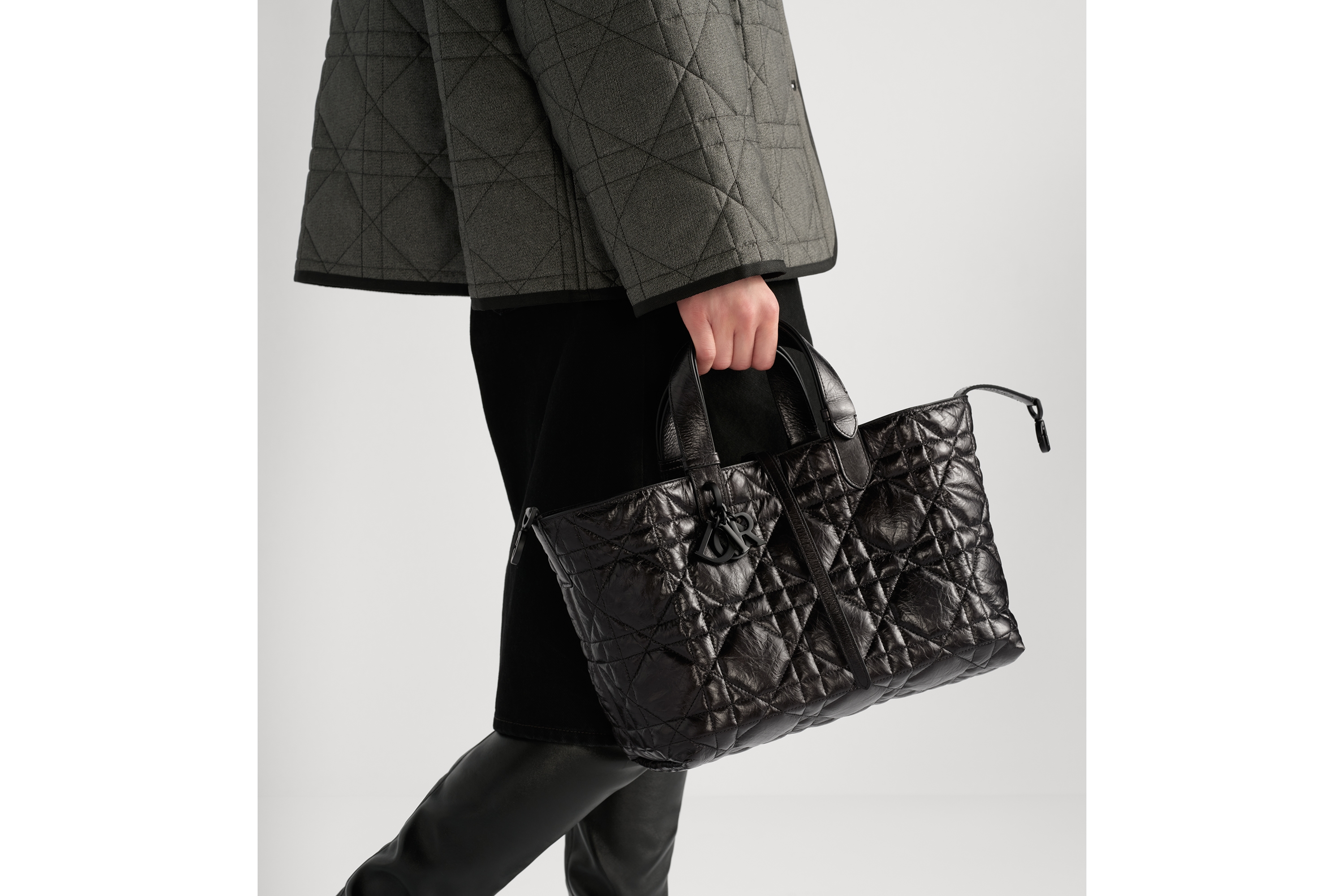 Look Medium Dior Toujours Bag Black Macrocannage Crinkled Calfskin E11