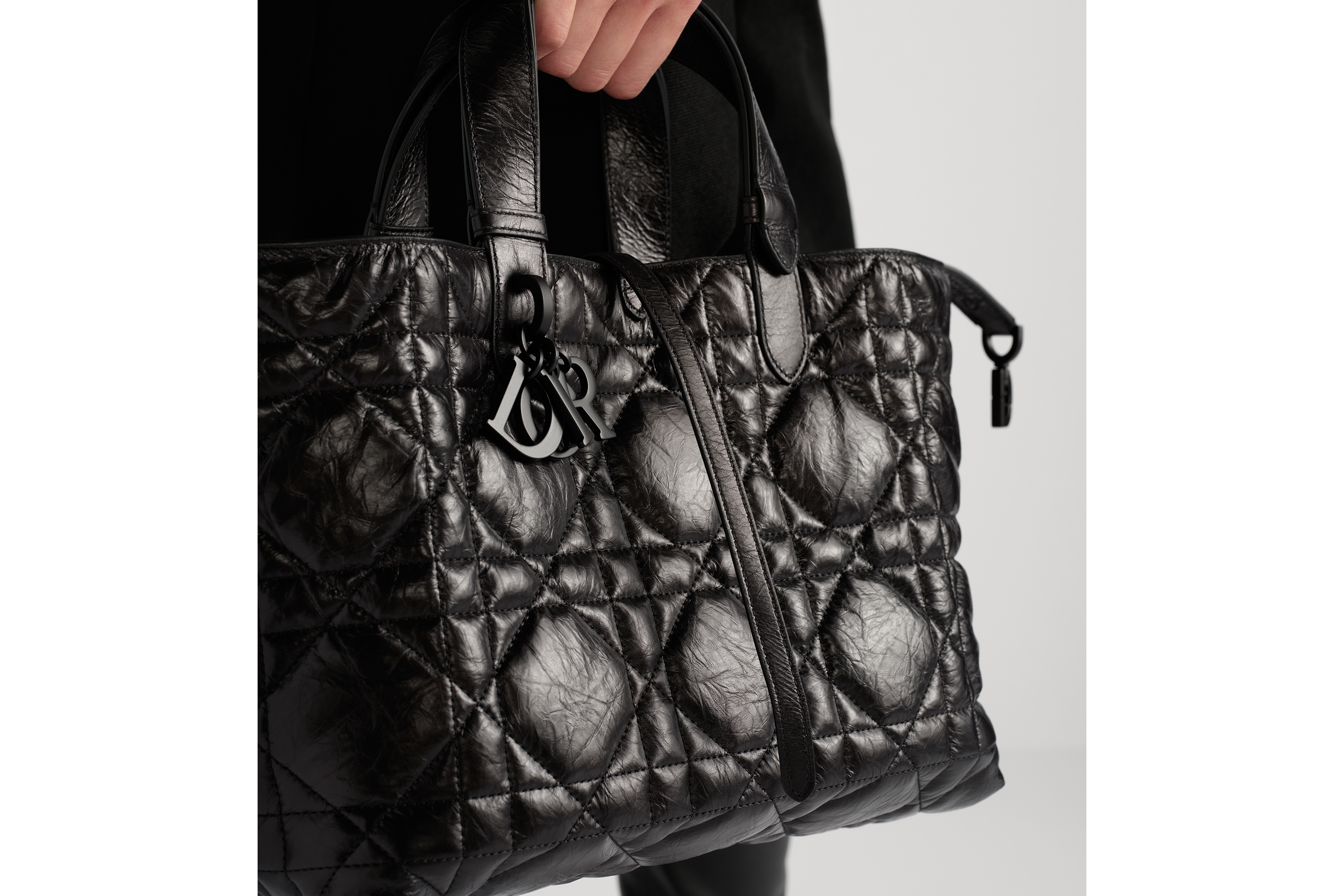 Look Medium Dior Toujours Bag Black Macrocannage Crinkled Calfskin E17