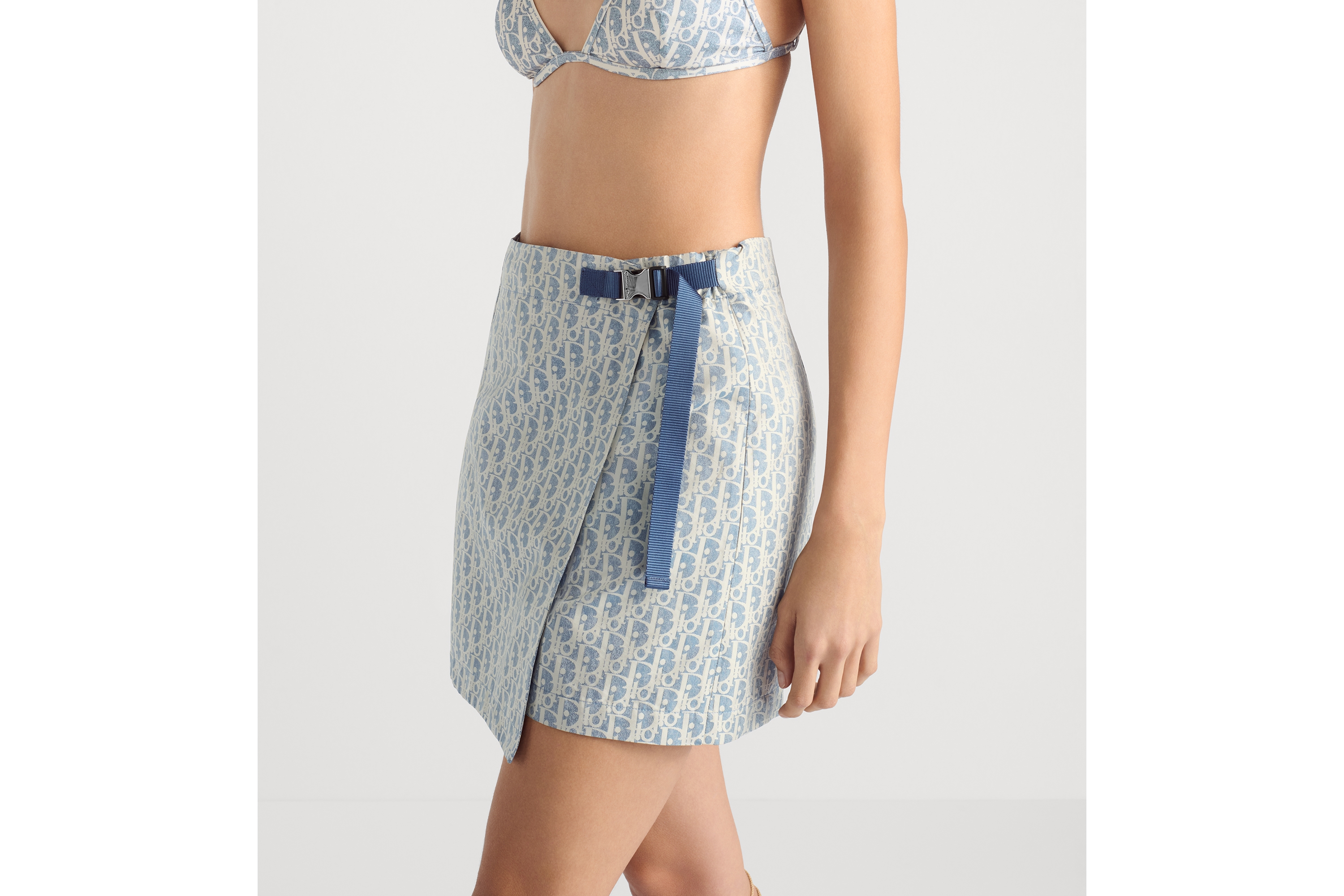 look_image_alt_prefix Falda pantalón Dioriviera Dior Oblique en jacquard de tafetán técnico azul y blanco E10