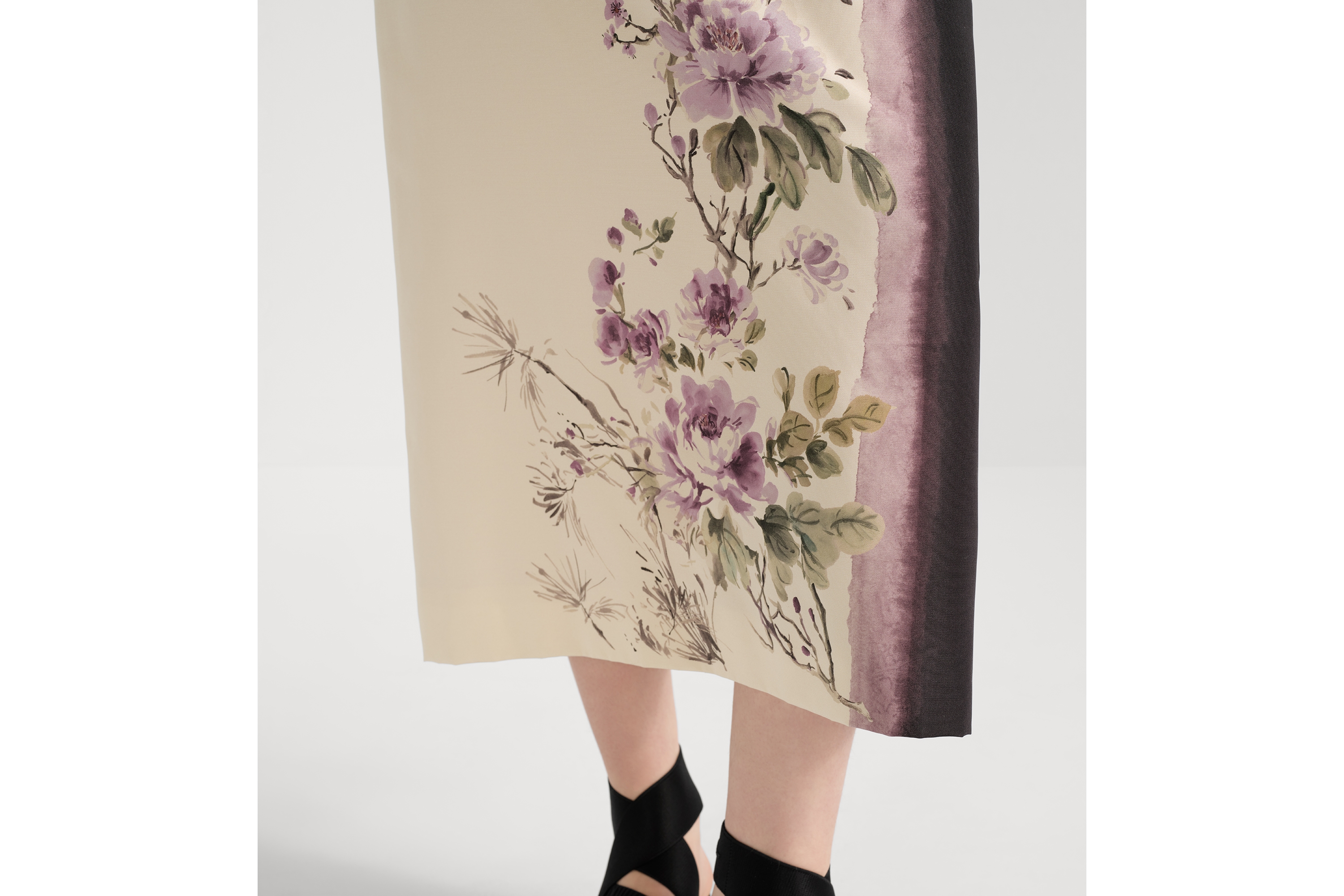 Look Mid-Length Straight Skirt White Silk Faille with Multicolor Dior Pivoine Motif E14