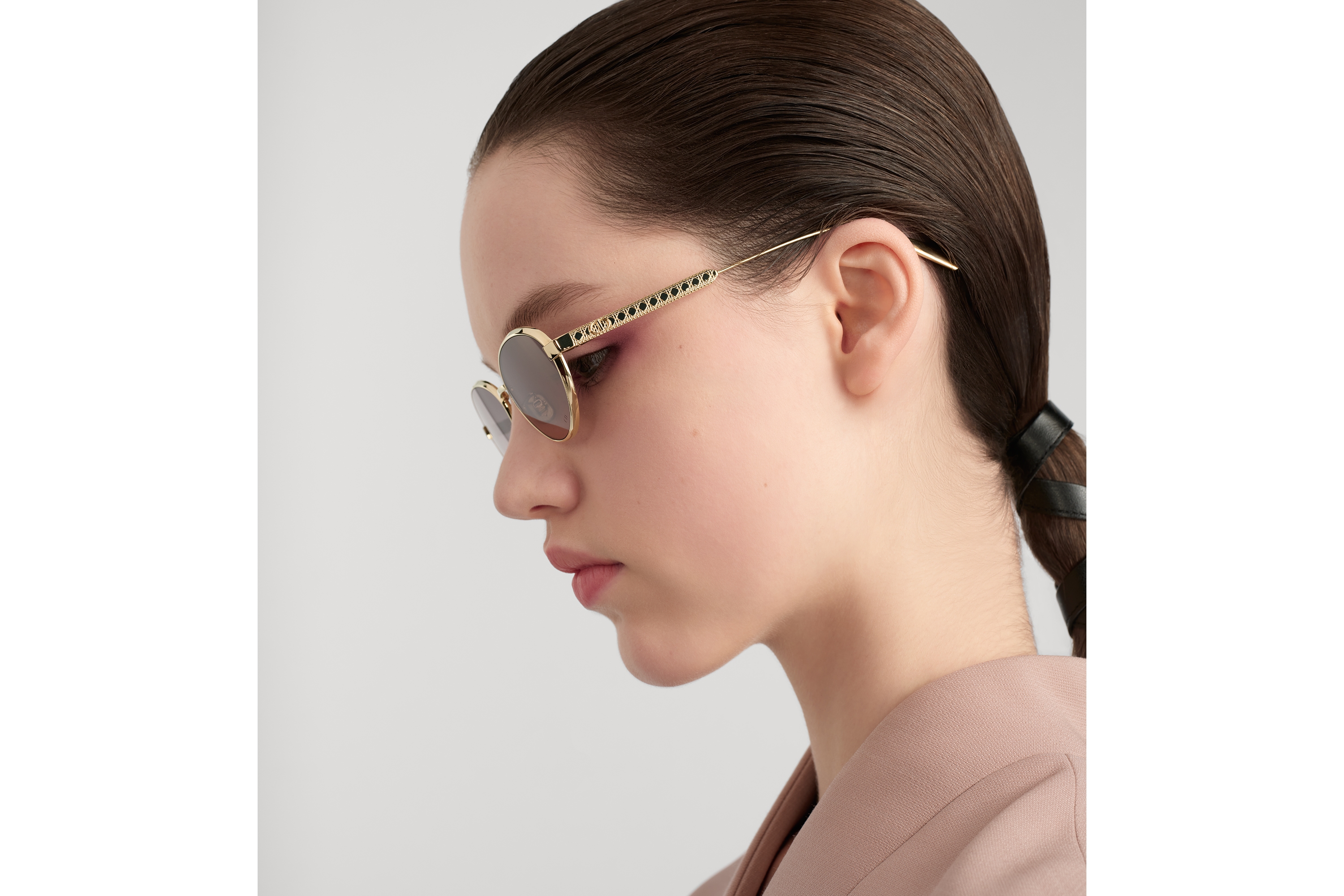 Look DiorCannage R1U Gradient Pink Oval Sunglasses E07