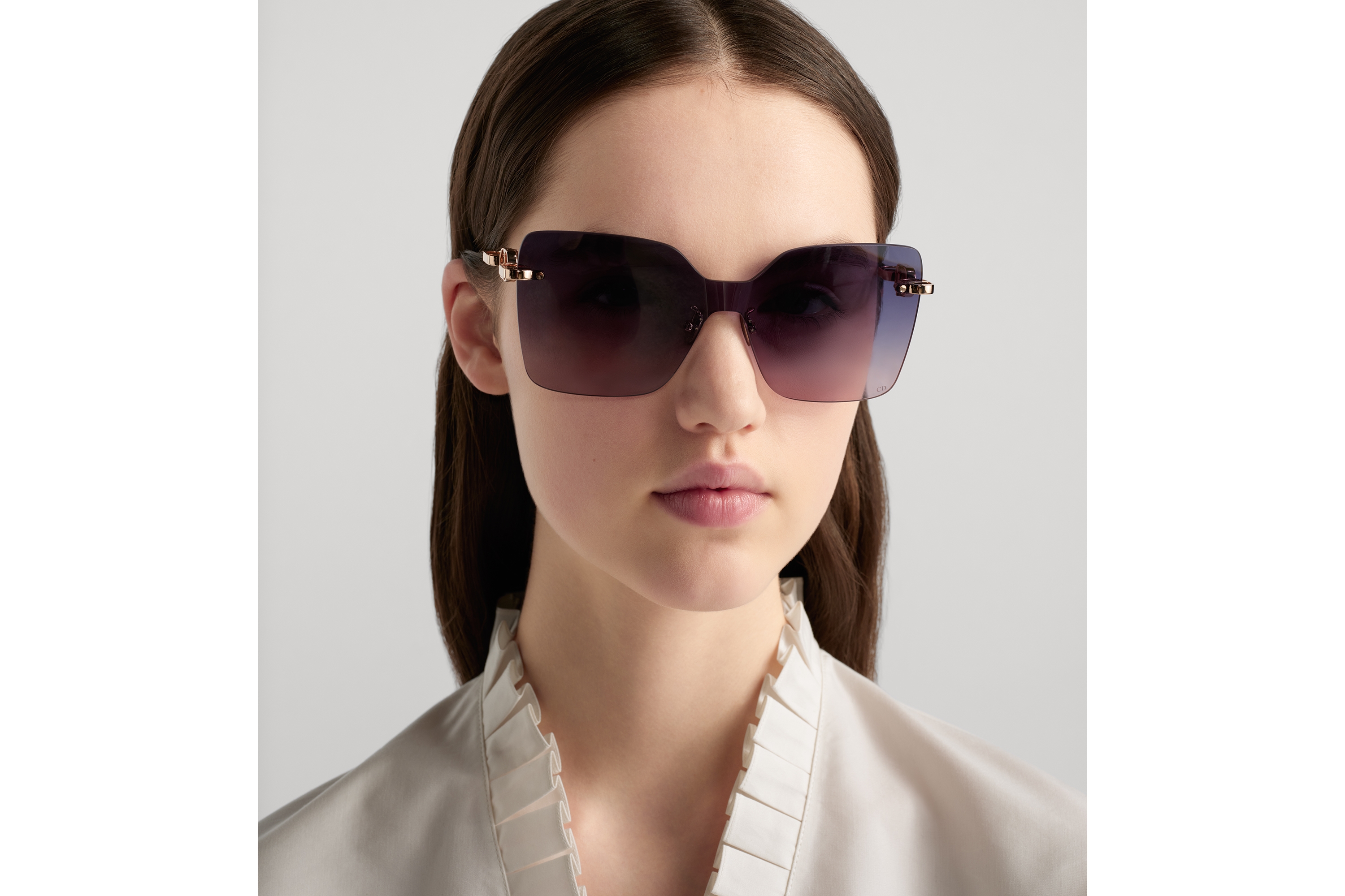 CD Chain M1U Quadratische Sonnenbrille mit Farbverlauf von Lila zu Fuchsia E07