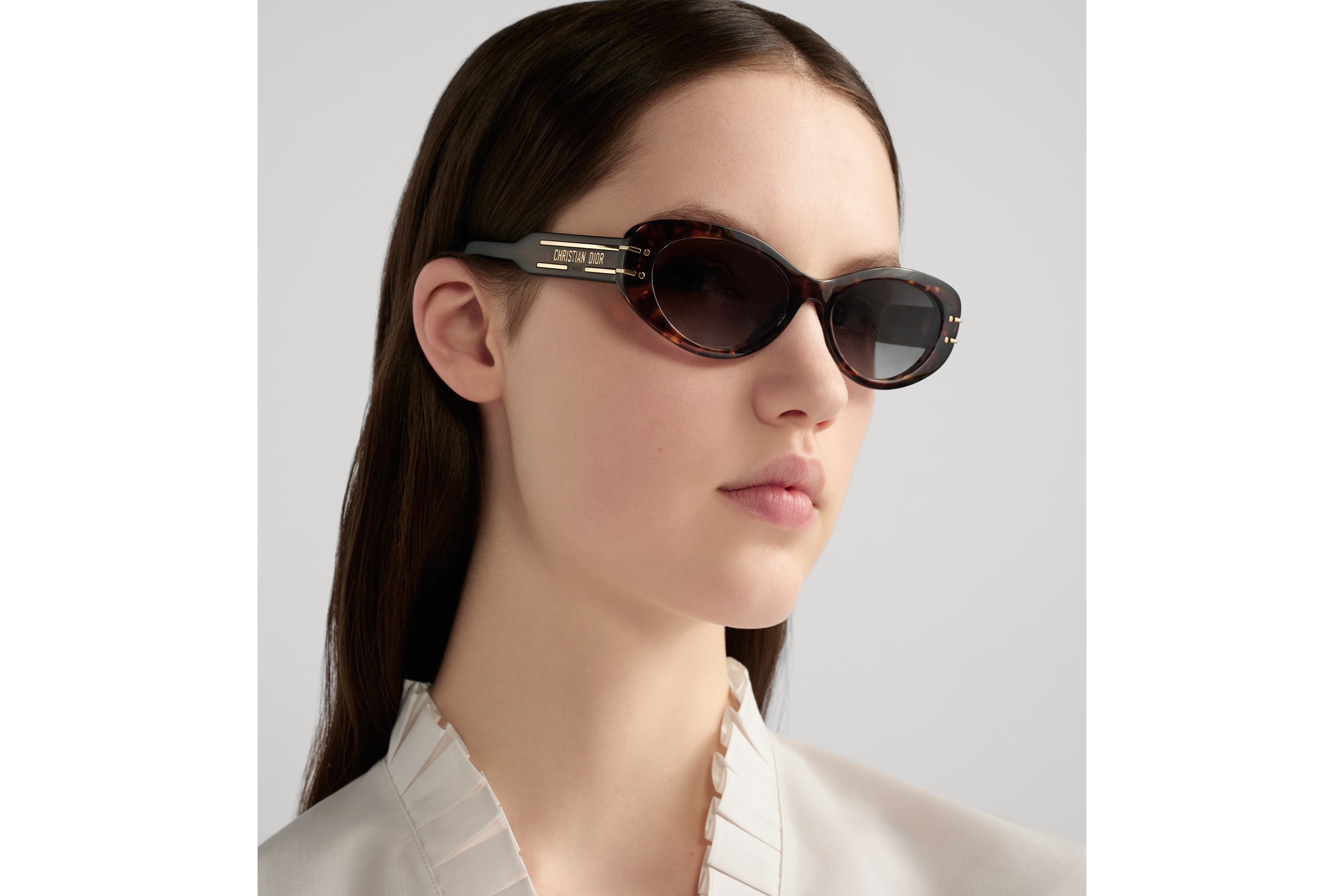 DiorSignature B8U Ovale Sonnenbrille mit Schildpattoptik in Braun und Honigfarbe E08