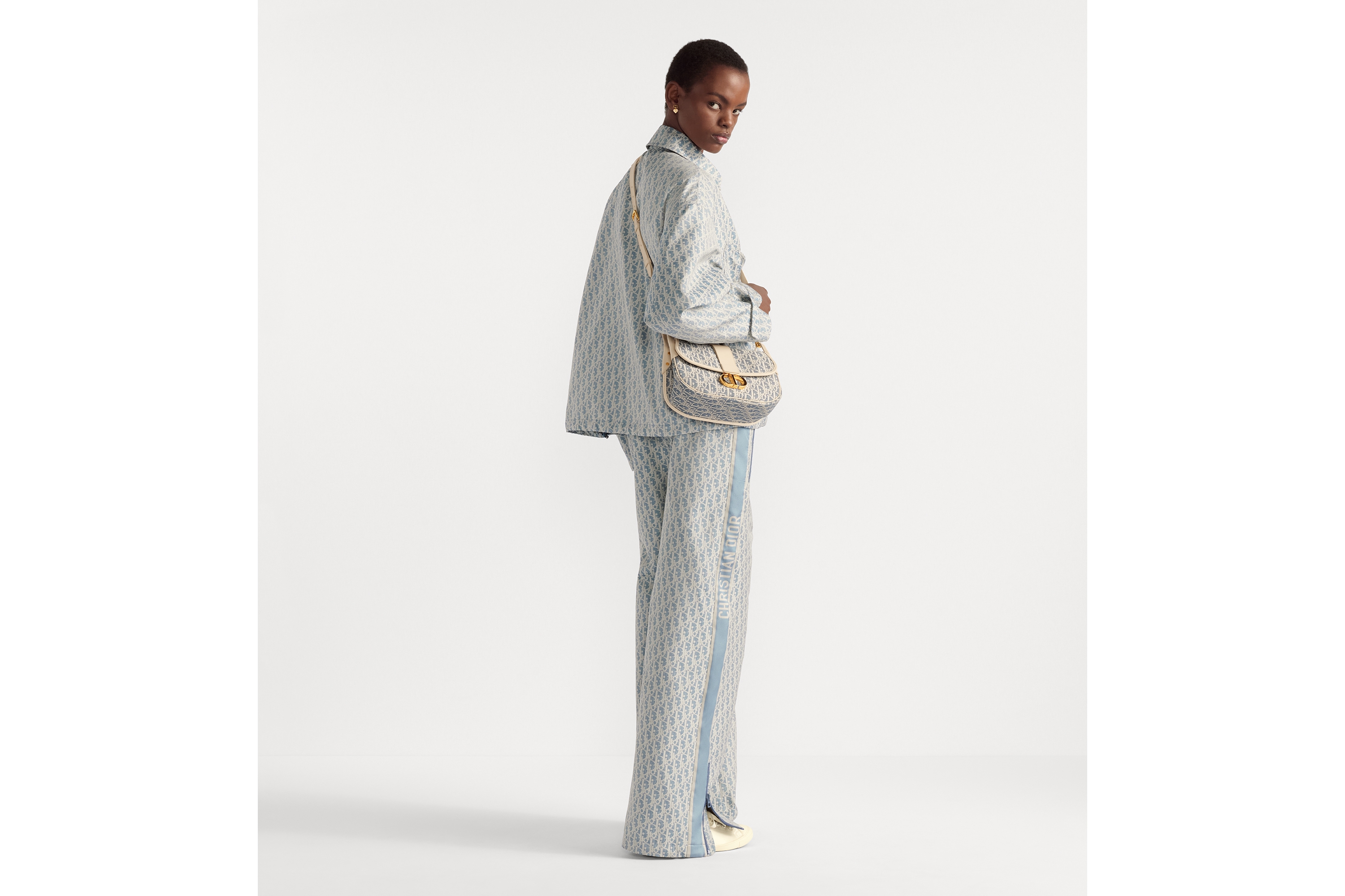 Look Medium 30 Montaigne Satchel Bag Blue Dior Oblique Chambray with Raffia Effect and Light Biscuit Smooth Calfskin E03