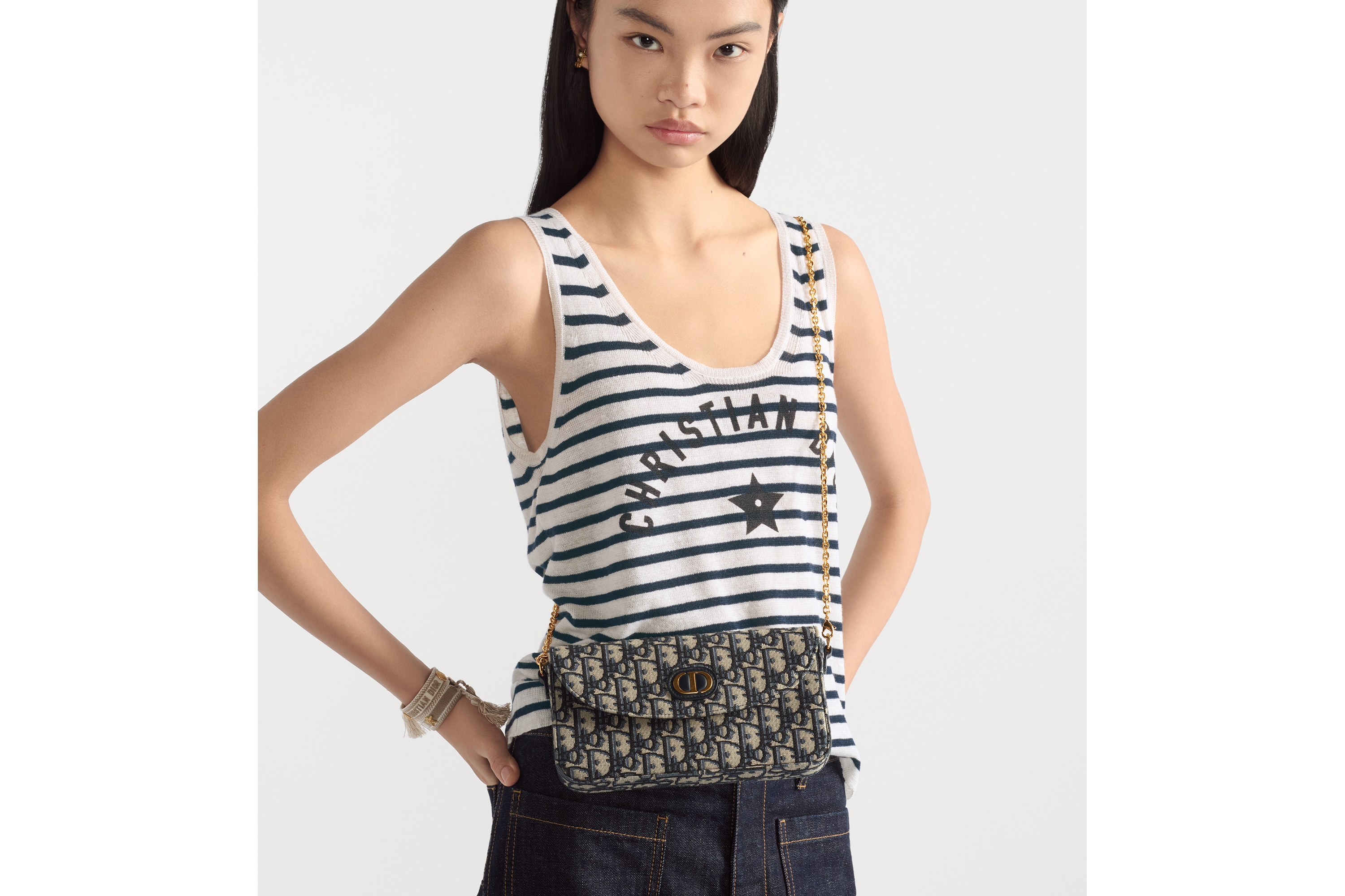 Look 30 Montaigne Pouch with Chain Blue Dior Oblique Jacquard E13