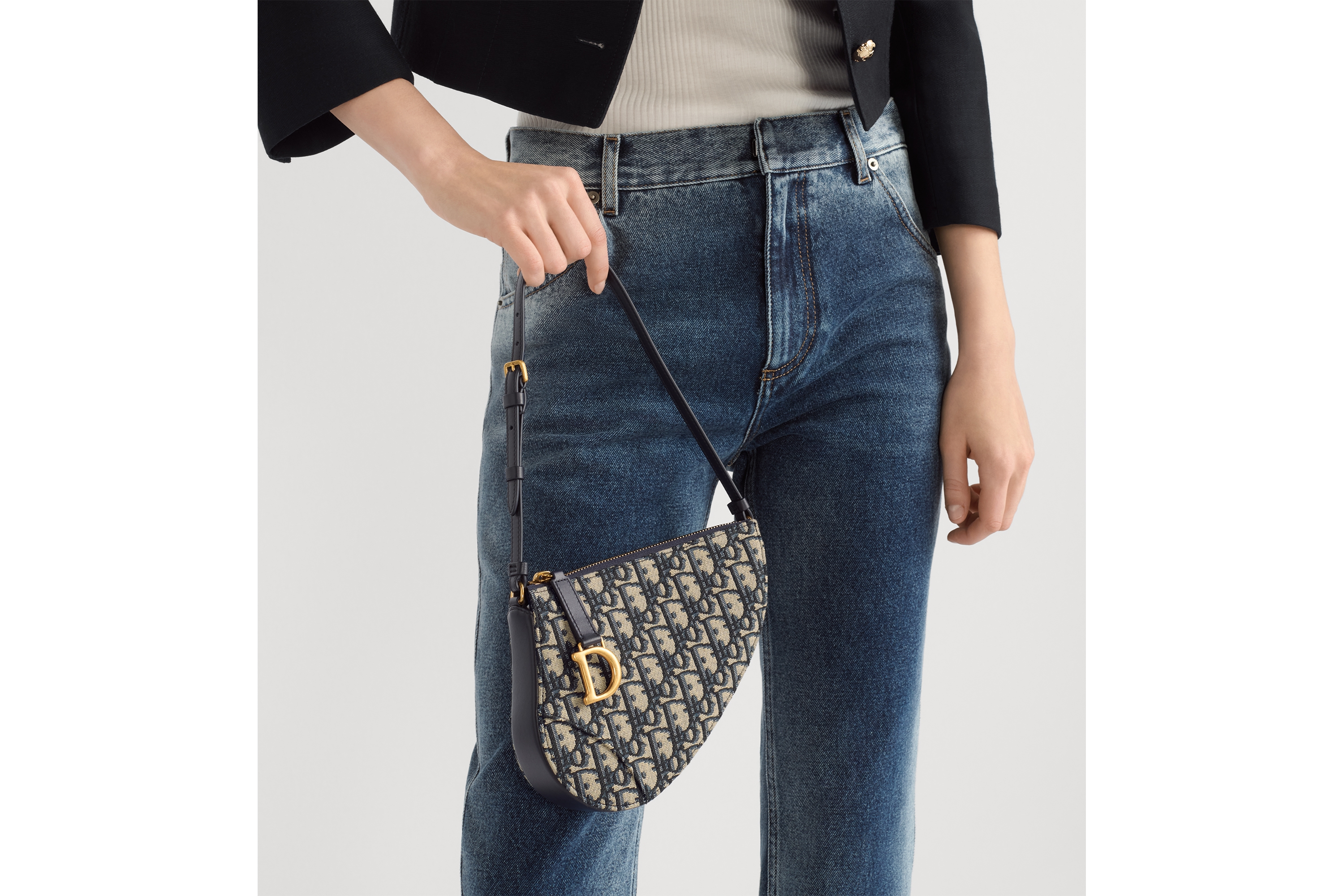 Look Pochette Rodeo Saddle Toile jacquard Dior Oblique bleu E10