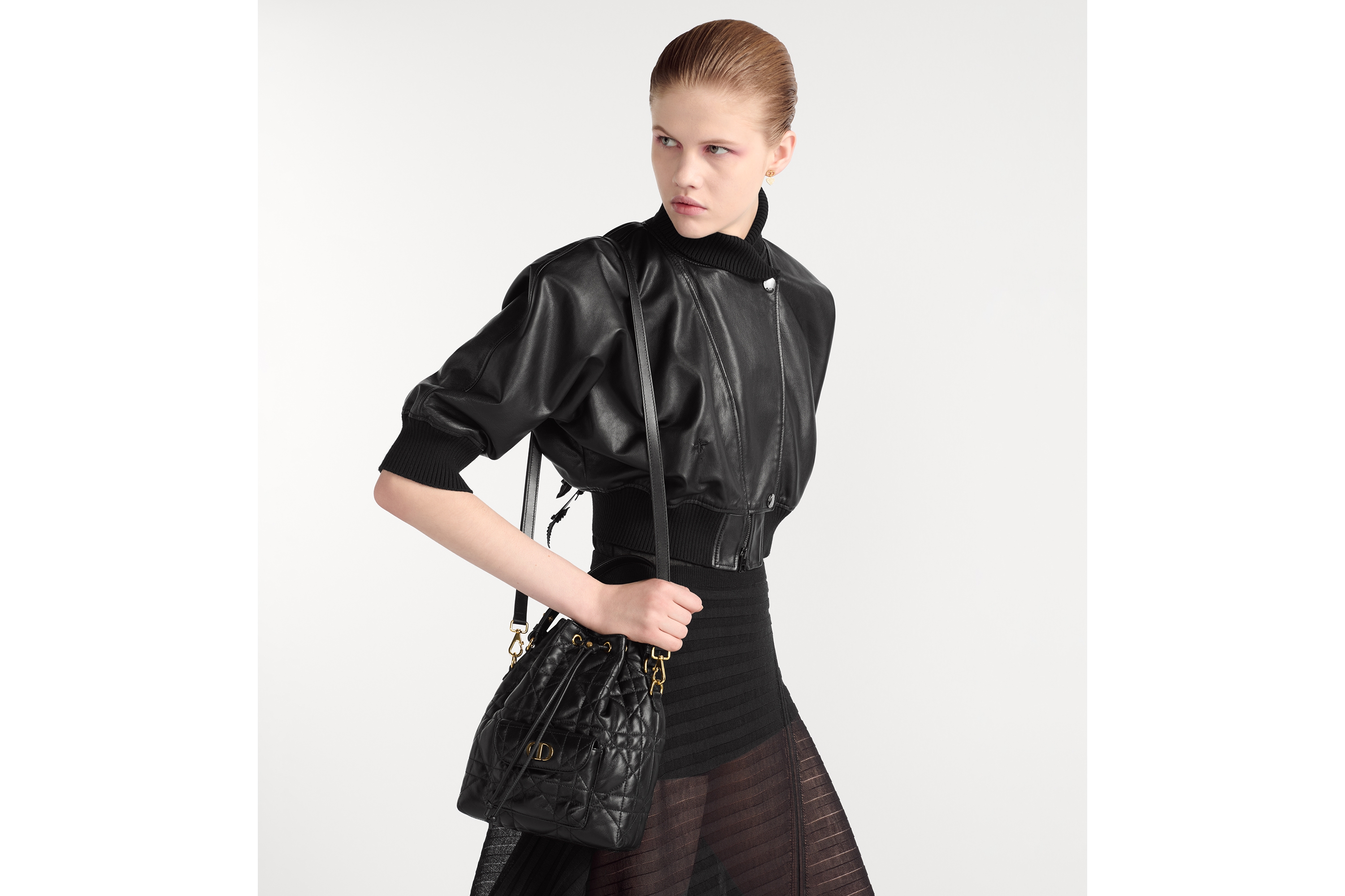 look_image_alt_prefix Kleine Dior Caro-bucket bag Zwart lamsleer met Macrocannage-motief E04