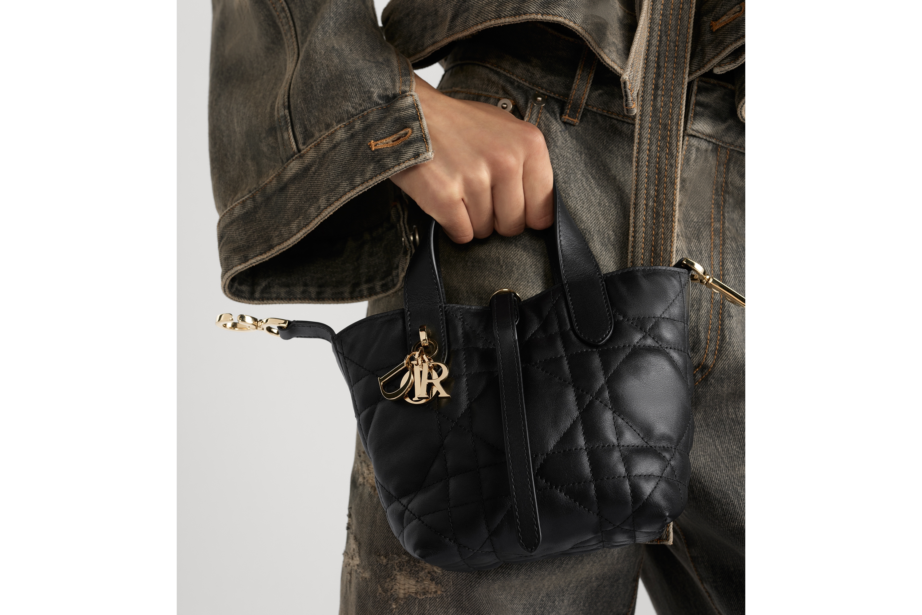 Look Dior Toujours Vertical Nano Tote Bag Black Macrocannage Calfskin E11