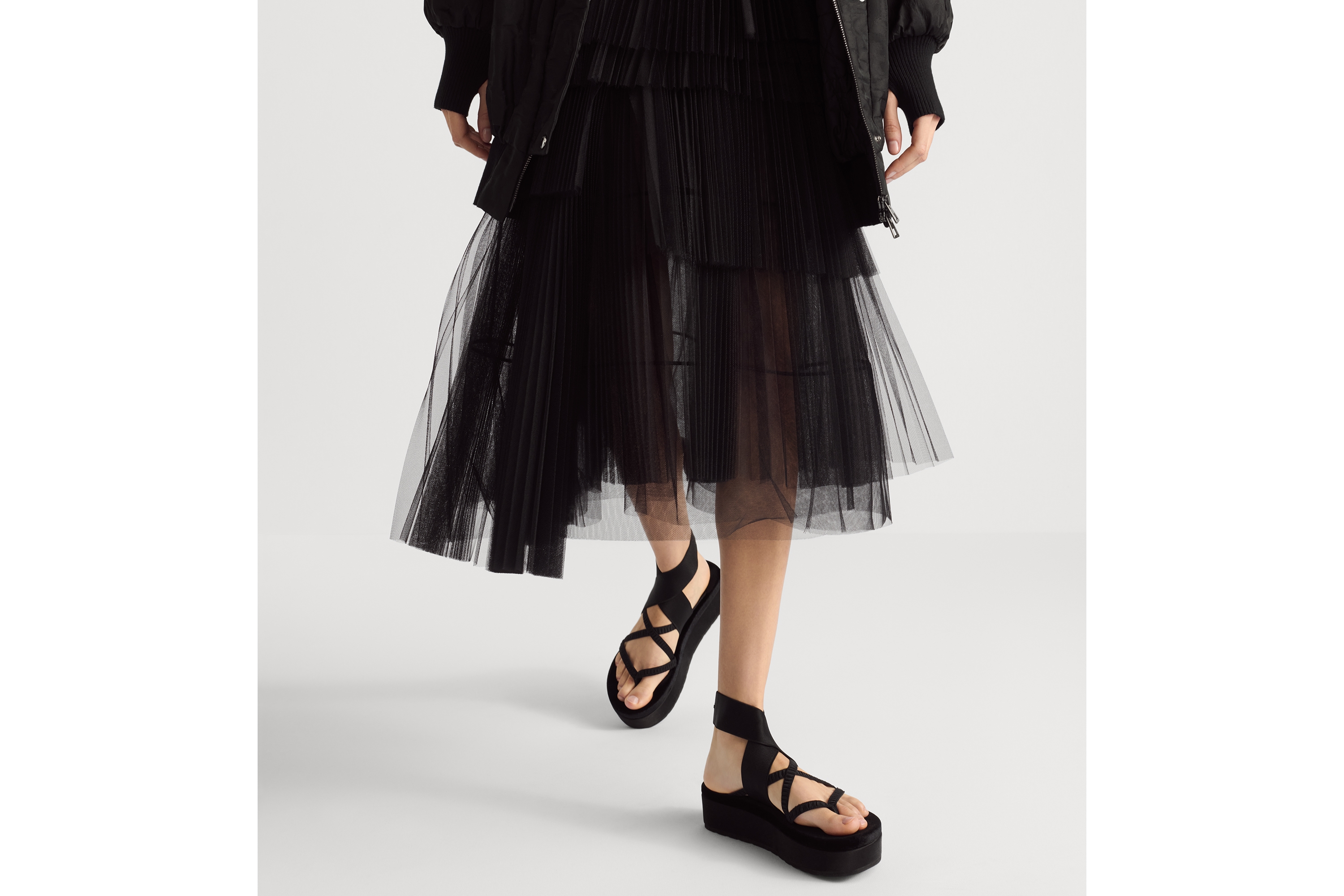 look_image_alt_prefix Falda plisada asimétrica de largo medio Tul negro E14