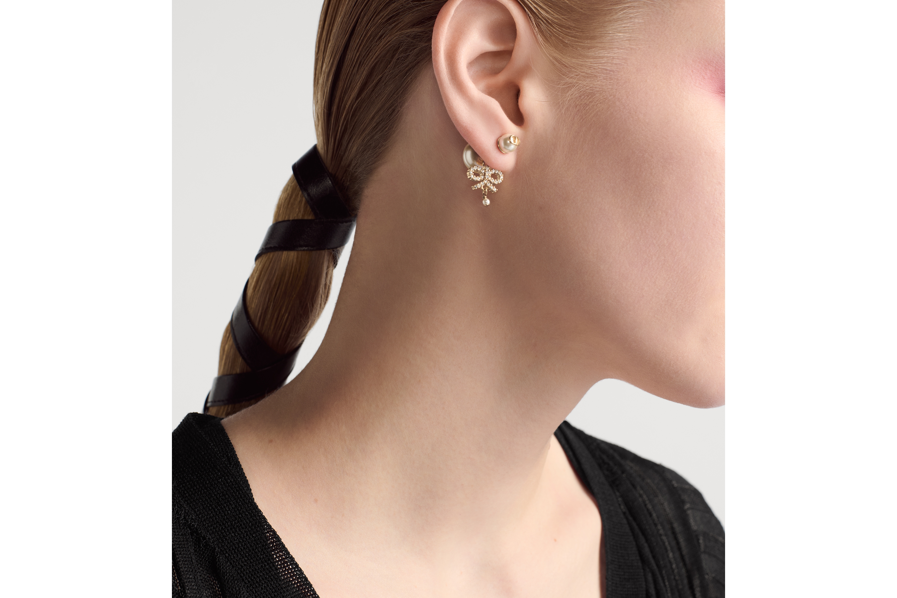 Dio(r)evolution ピアス　メタル・レジンパール・クリスタル DIOR | 【日本限定】Dio(r)evolution ピアス メタル & クリスタル