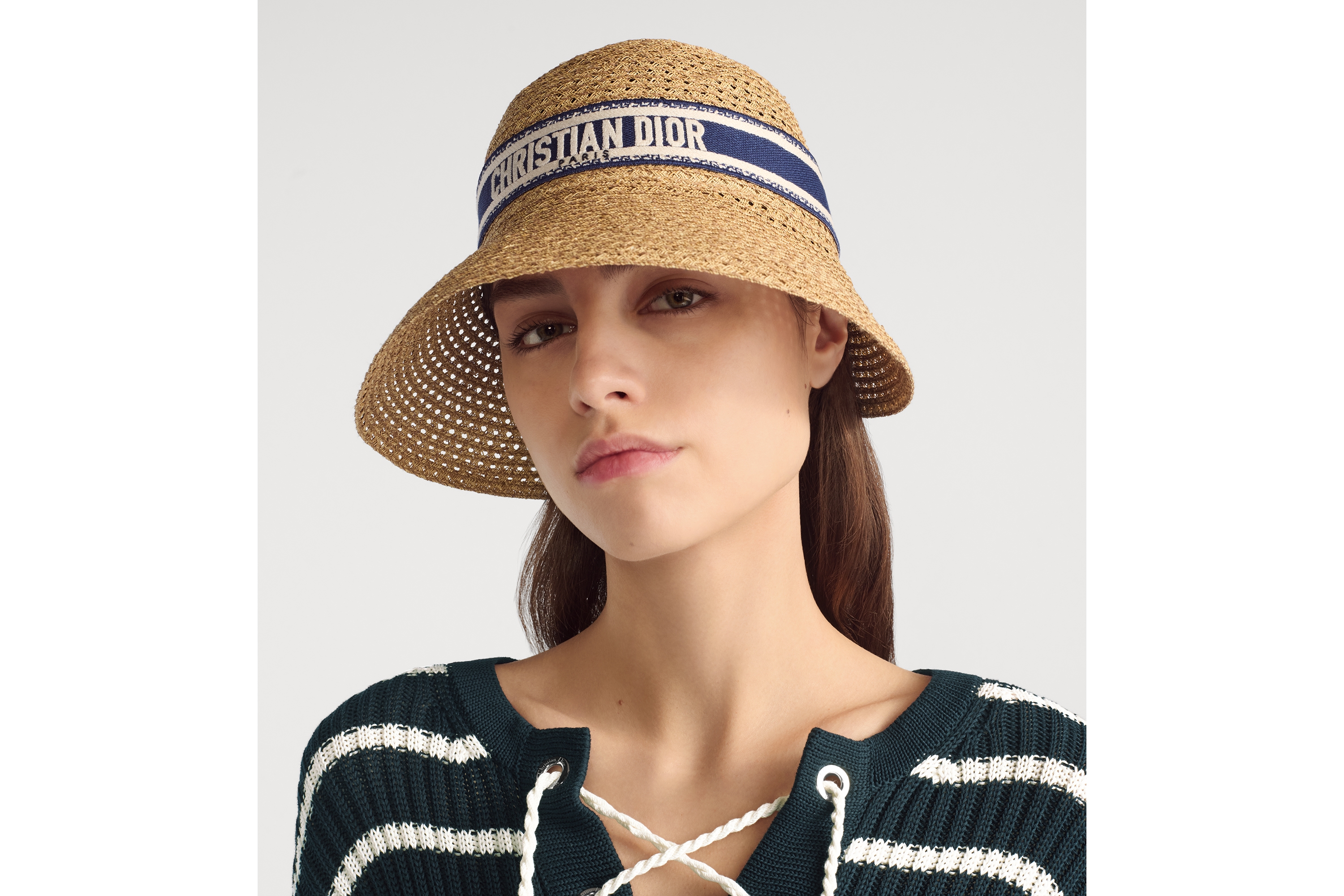 LOOK F 25 3 LOOK 394 E07?$lookDefault GH GHC$&crop=571,0,1861,2000&wid=1024&hei=1107&scale=0