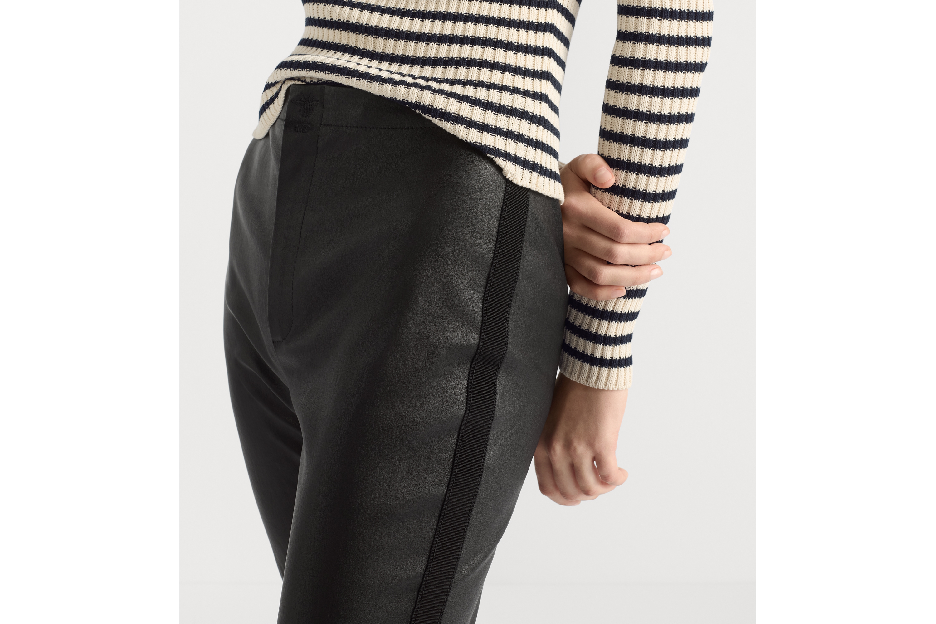 look_image_alt_prefix Figurbetonte Hose Elastisches Lammleder und Ripsband in Schwarz E10