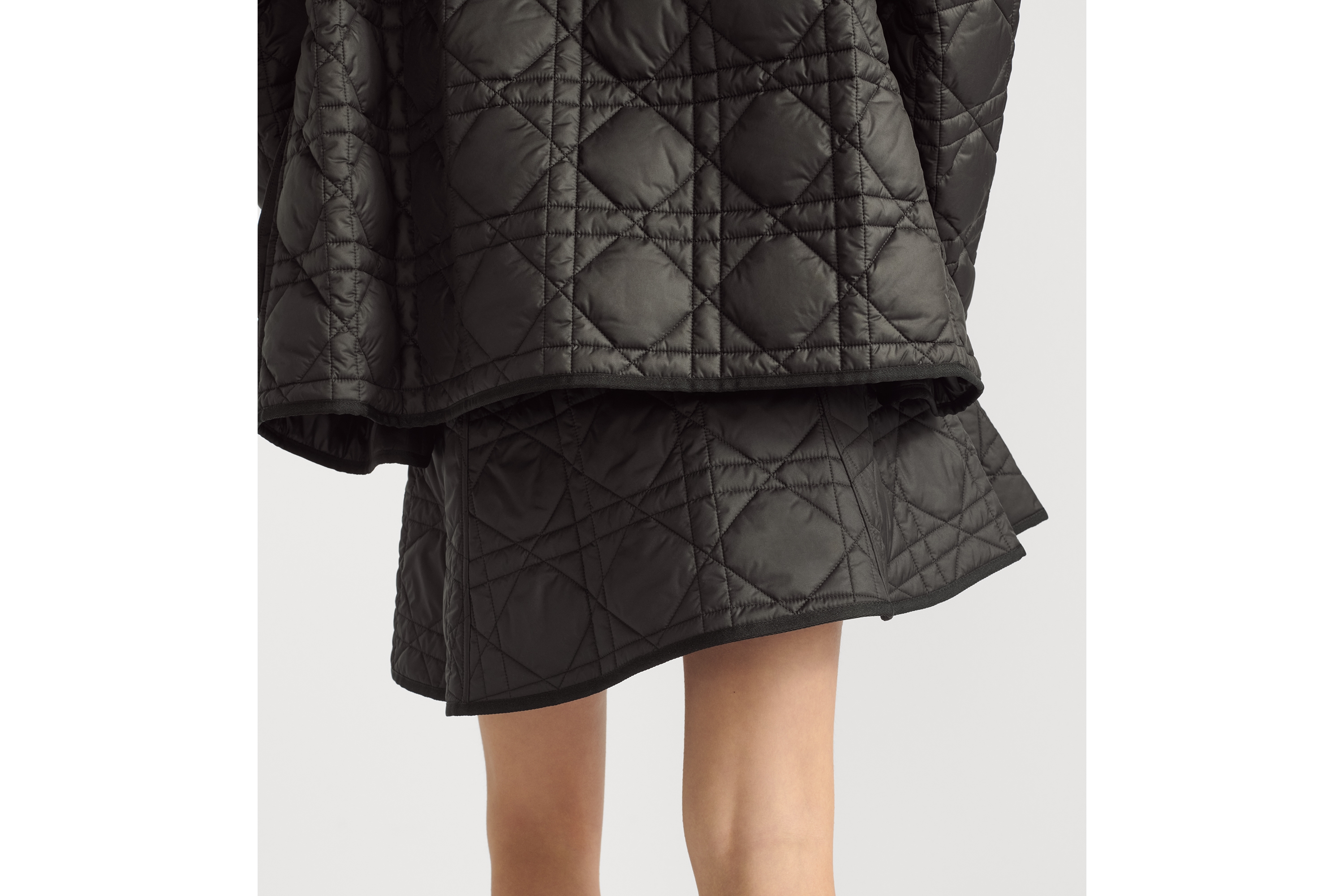 look_image_alt_prefix Casaco Macrocannage Tafetá técnico acolchoado preto E16