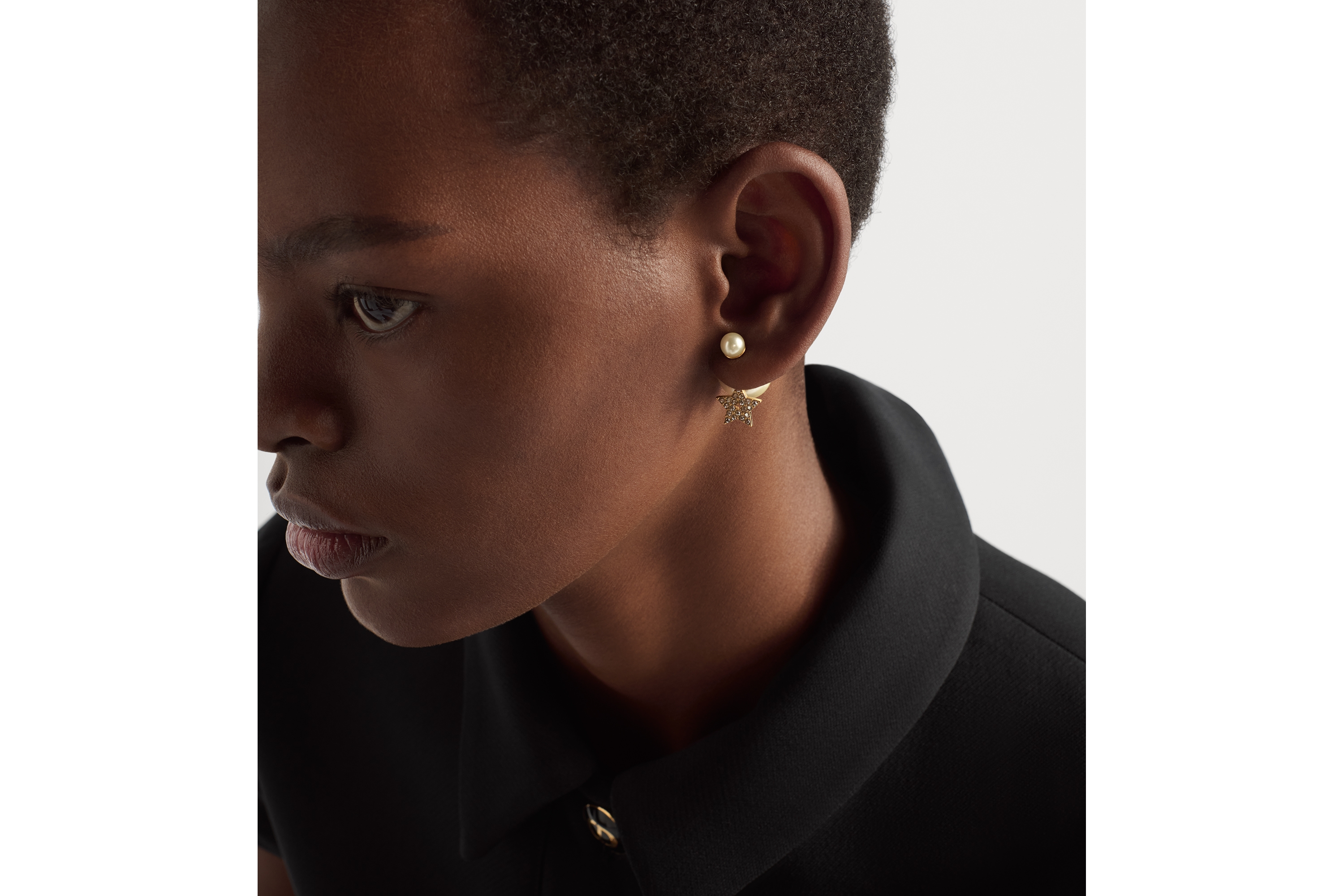 look_image_alt_prefix Dior Tribales-oorbellen Metaal met goudkleurige afwerking met witte harsparels en zilverkleurige kristallen E07