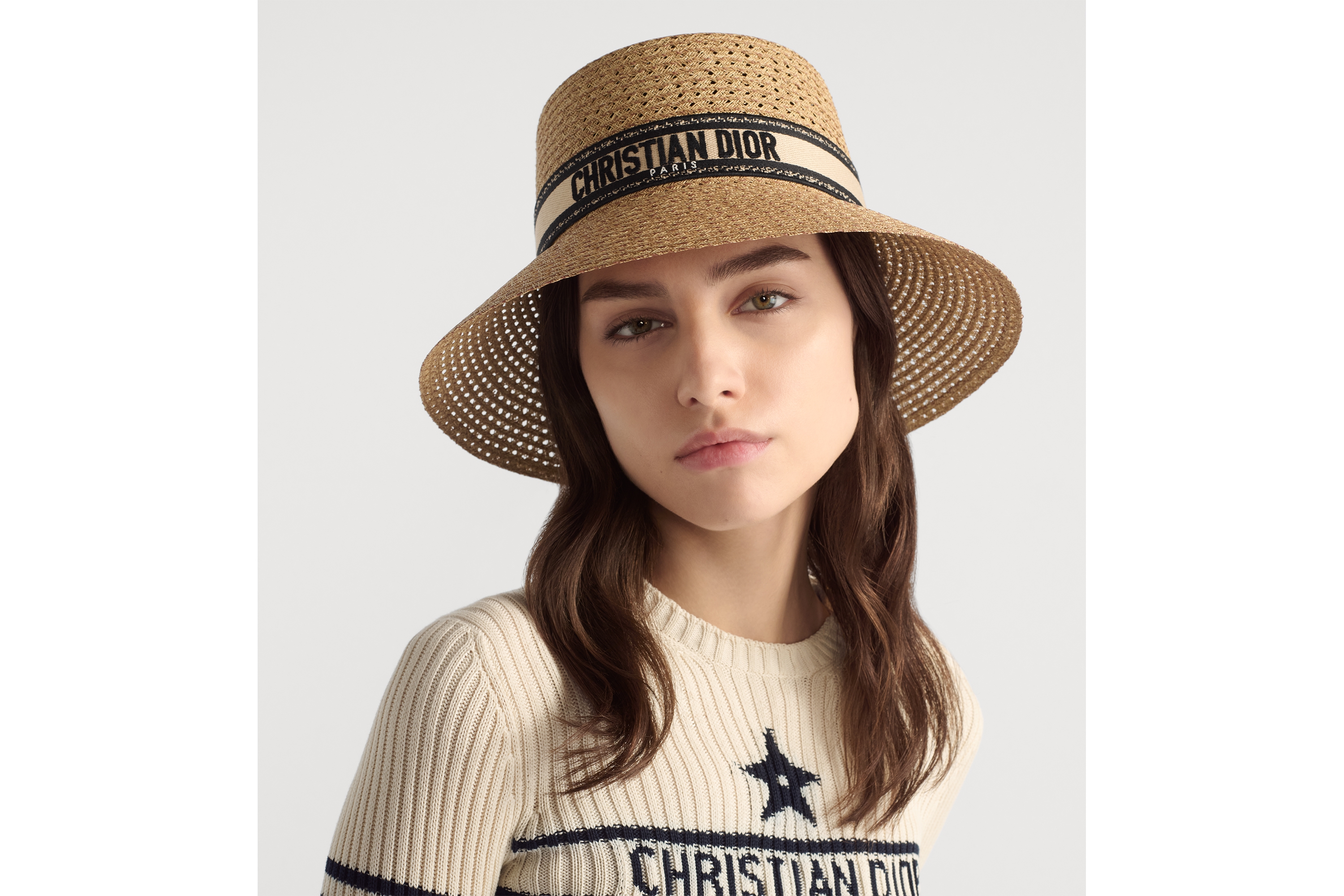 look_image_alt_prefix D-Bobby-hoed met brede rand Stro met beige en zwart geborduurde band E08