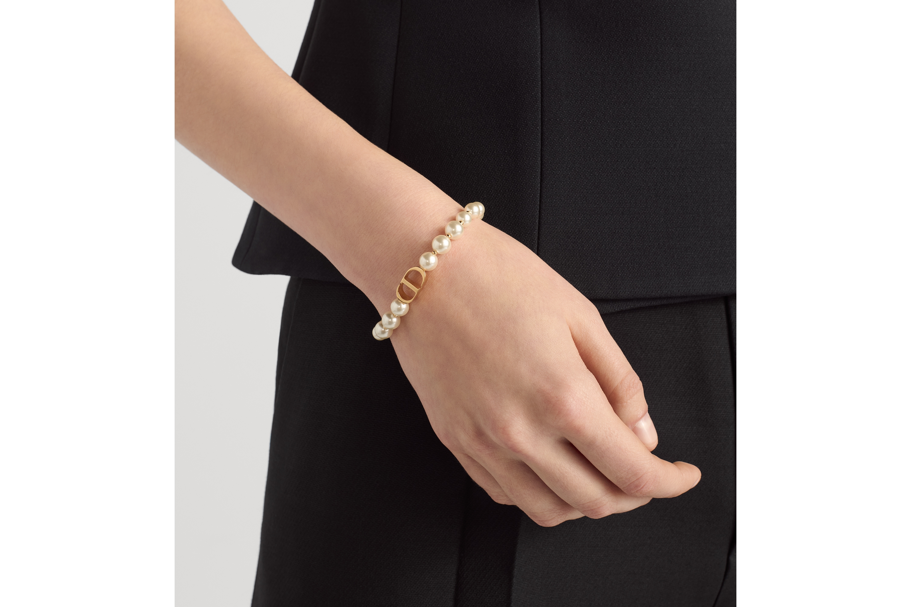 look_image_alt_prefix 30 Montaigne Armband Metall mit Gold-Finish und Kunstharzperlen in Weiß E11