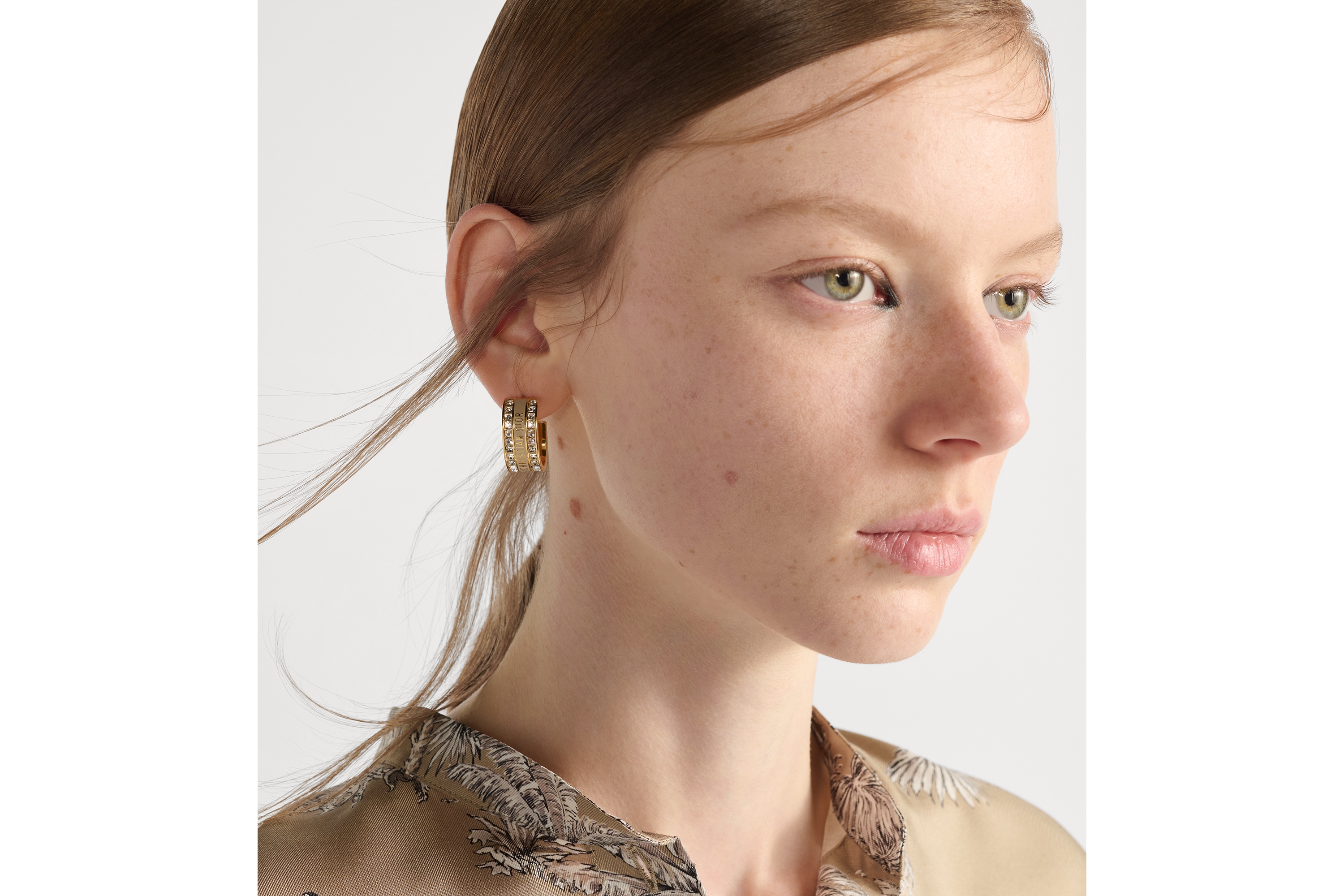 Look Dior Night Code Hoop Earrings Gold-Finish Metal, White Crystals and Powder Beige Lacquer E08