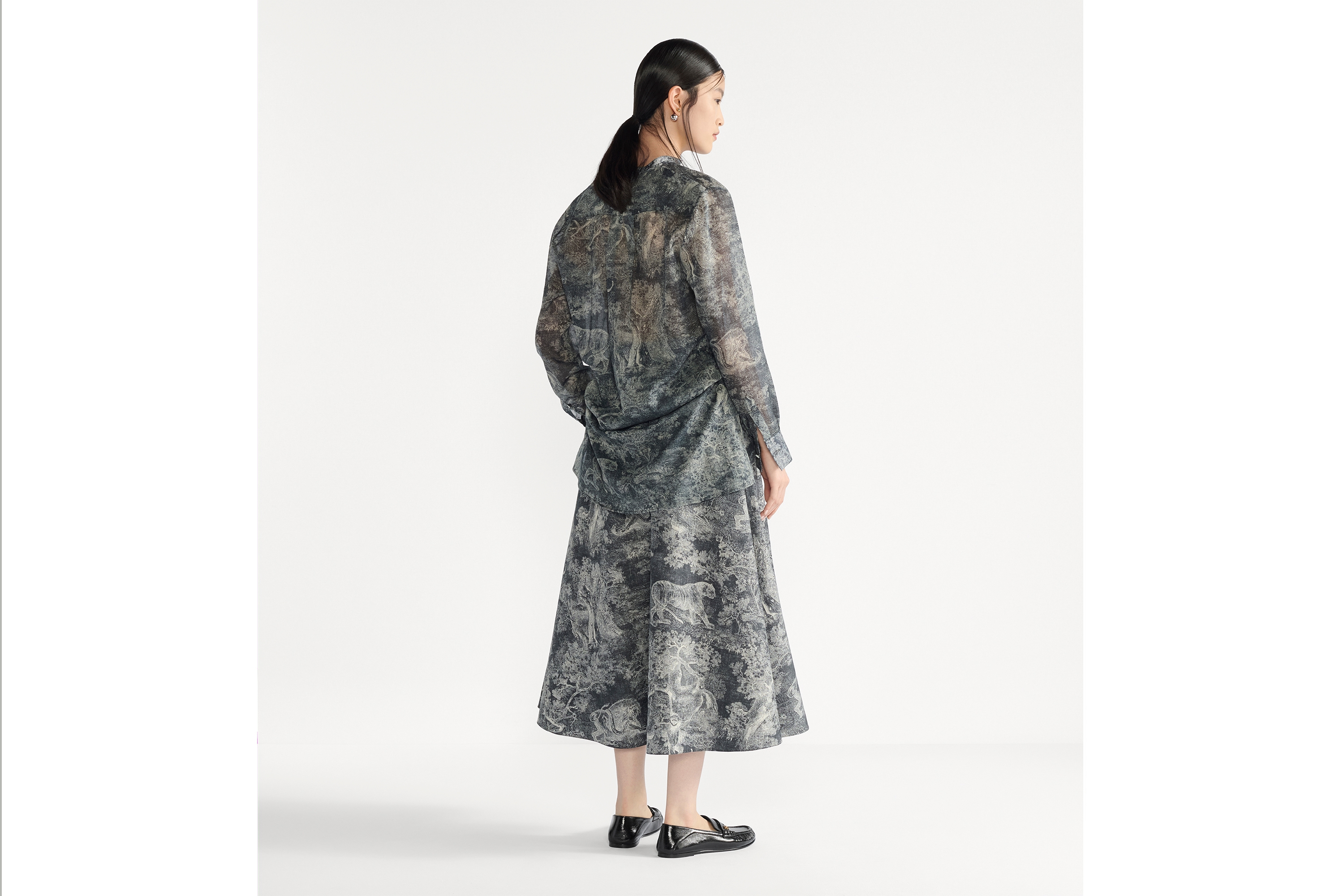 look_image_alt_prefix Midilange uitlopende Dioriviera-rok Diepblauw en wit poplin van katoen en zijde met Toile de Jouy Sauvage-motief E03