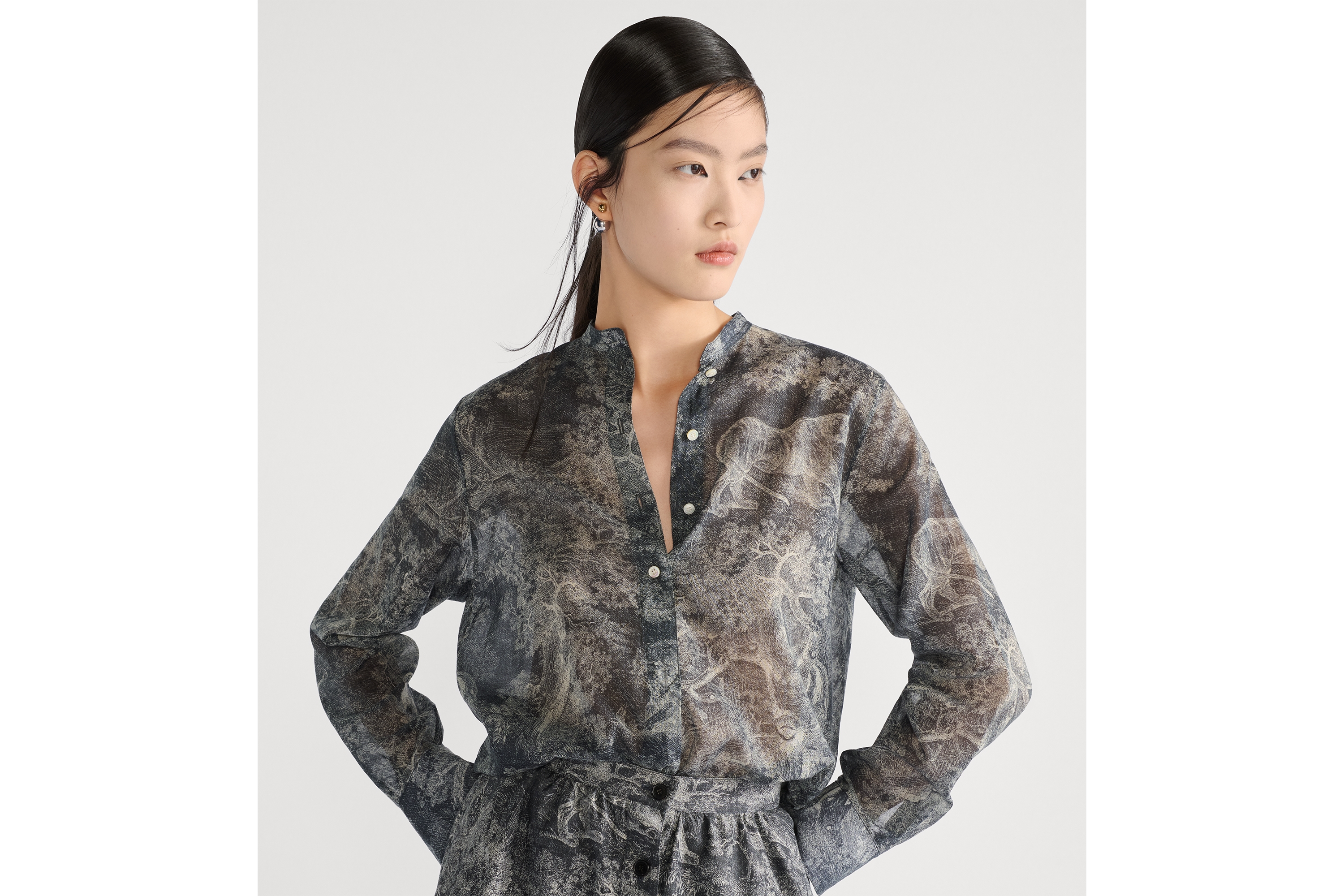 look_image_alt_prefix Blusa larga Dioriviera Muselina de algodón en azul oscuro y blanco con motivo Toile de Jouy Sauvage E04