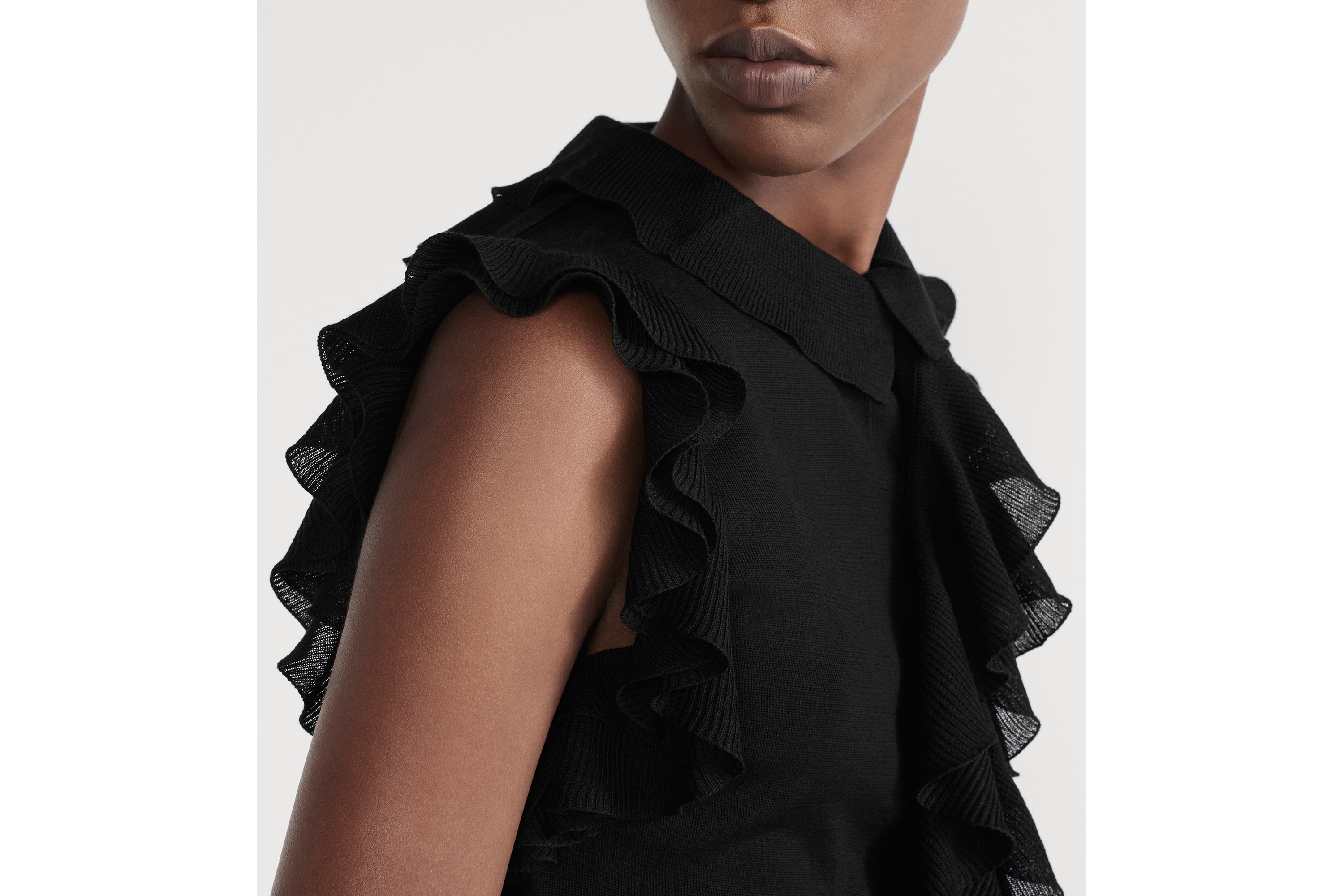 look_image_alt_prefix ルーシュカラー付き ノースリーブトップス バージンウール ニット E12