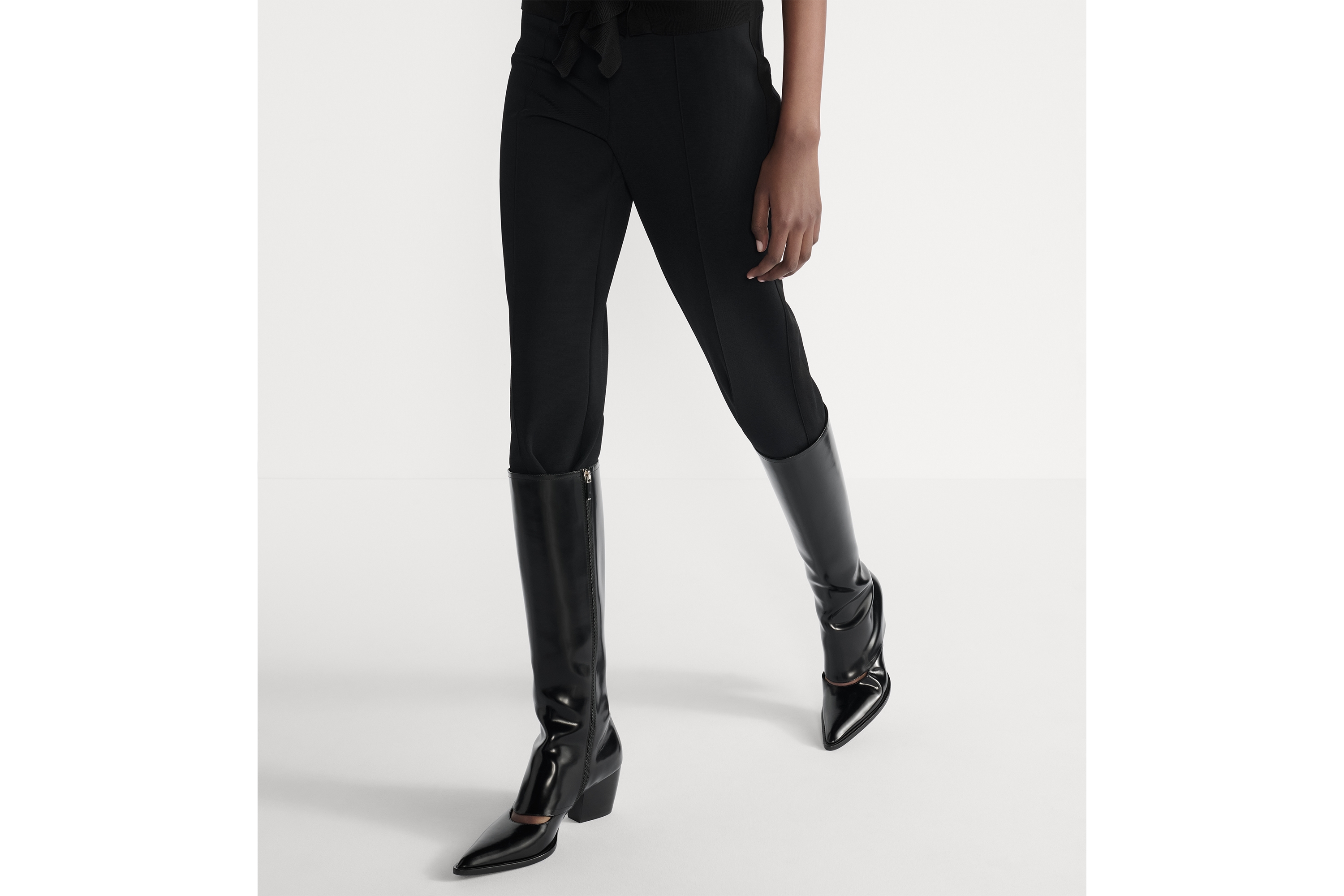 フィット スティラップパンツ テクニカル ニット E15