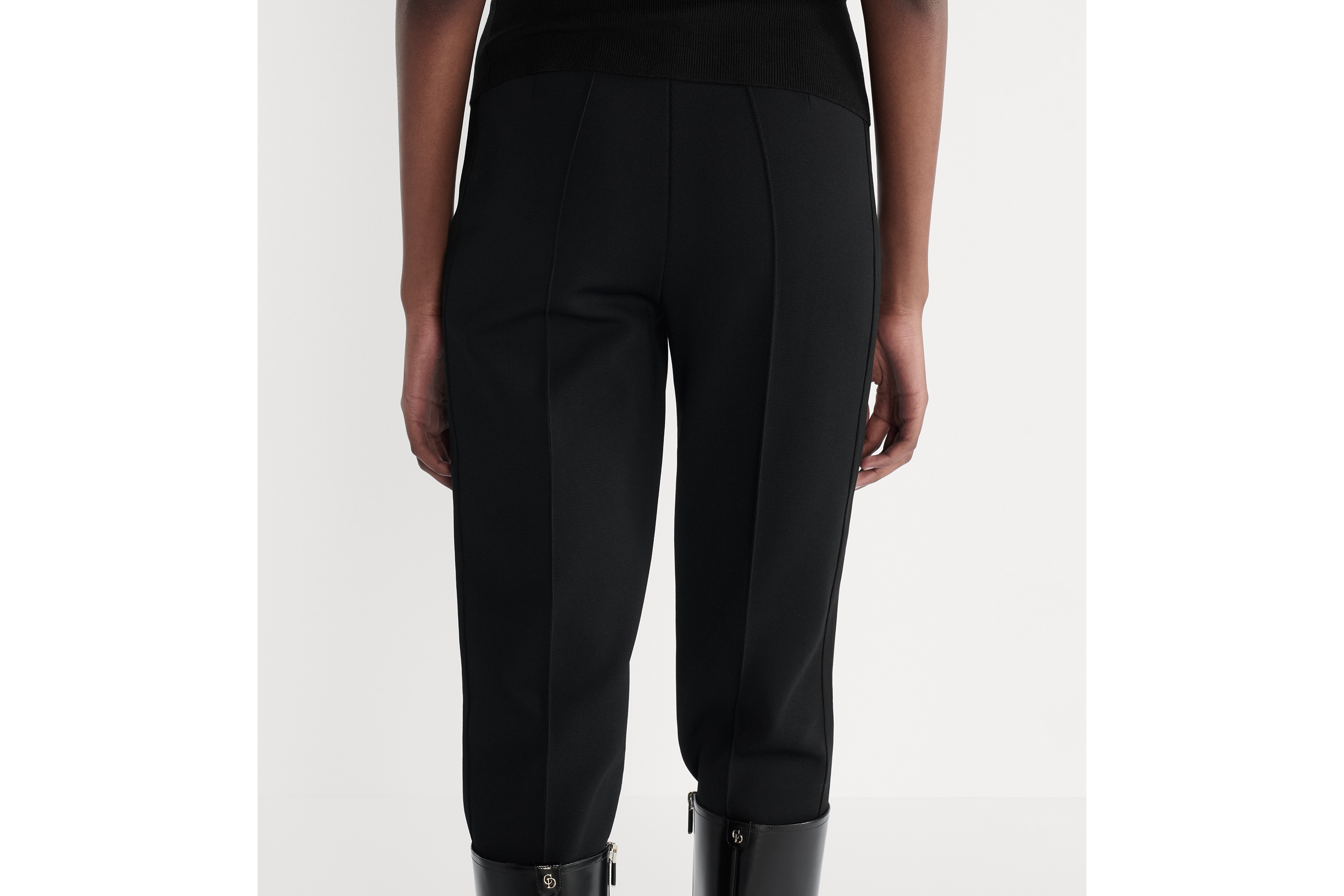 フィット スティラップパンツ テクニカル ニット E16