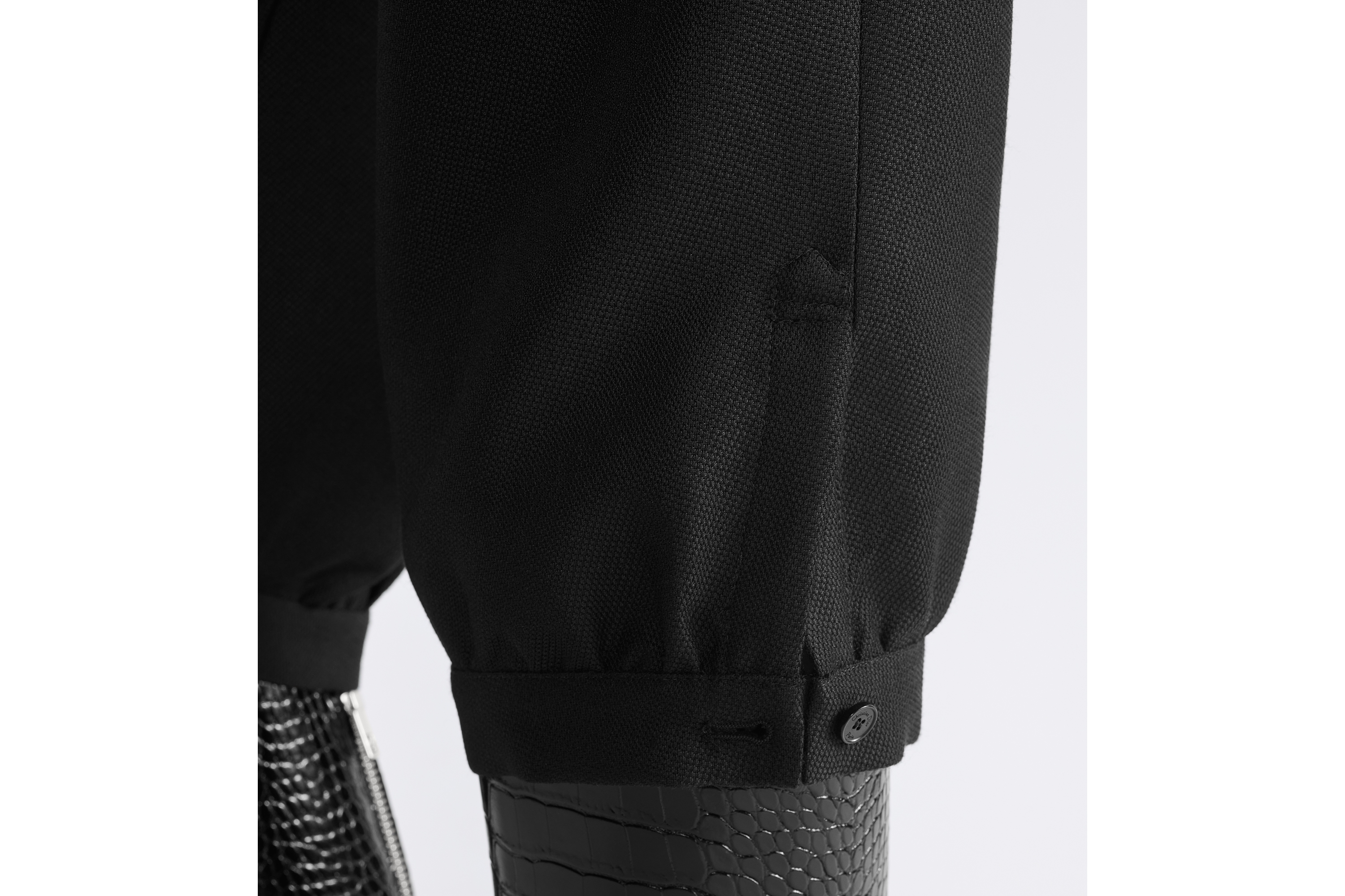 バミューダショートパンツ バージンウール & シルク グレインドプードル E15