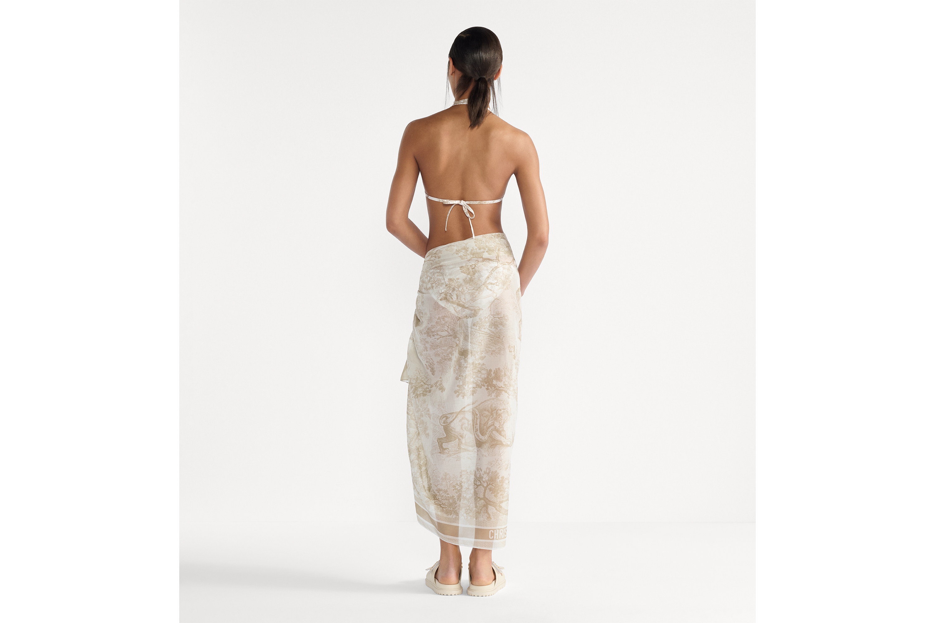 Look Dioriviera Bikini Top White and Hazelnut Technical Fabric with Toile de Jouy Sauvage Motif E03