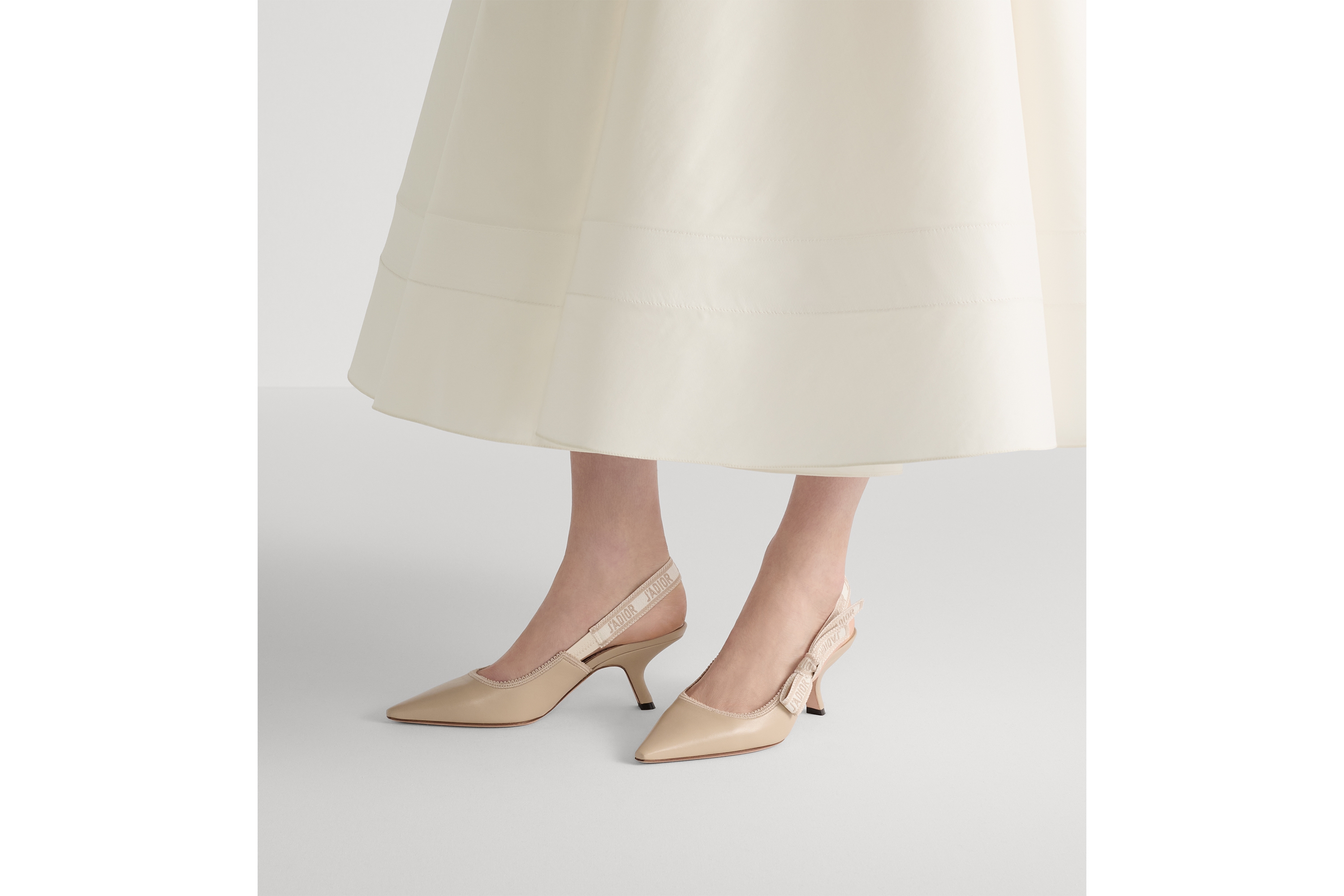 look_image_alt_prefix J'Adior 슬링백 펌프스 파우더 베이지 송아지 가죽 E14
