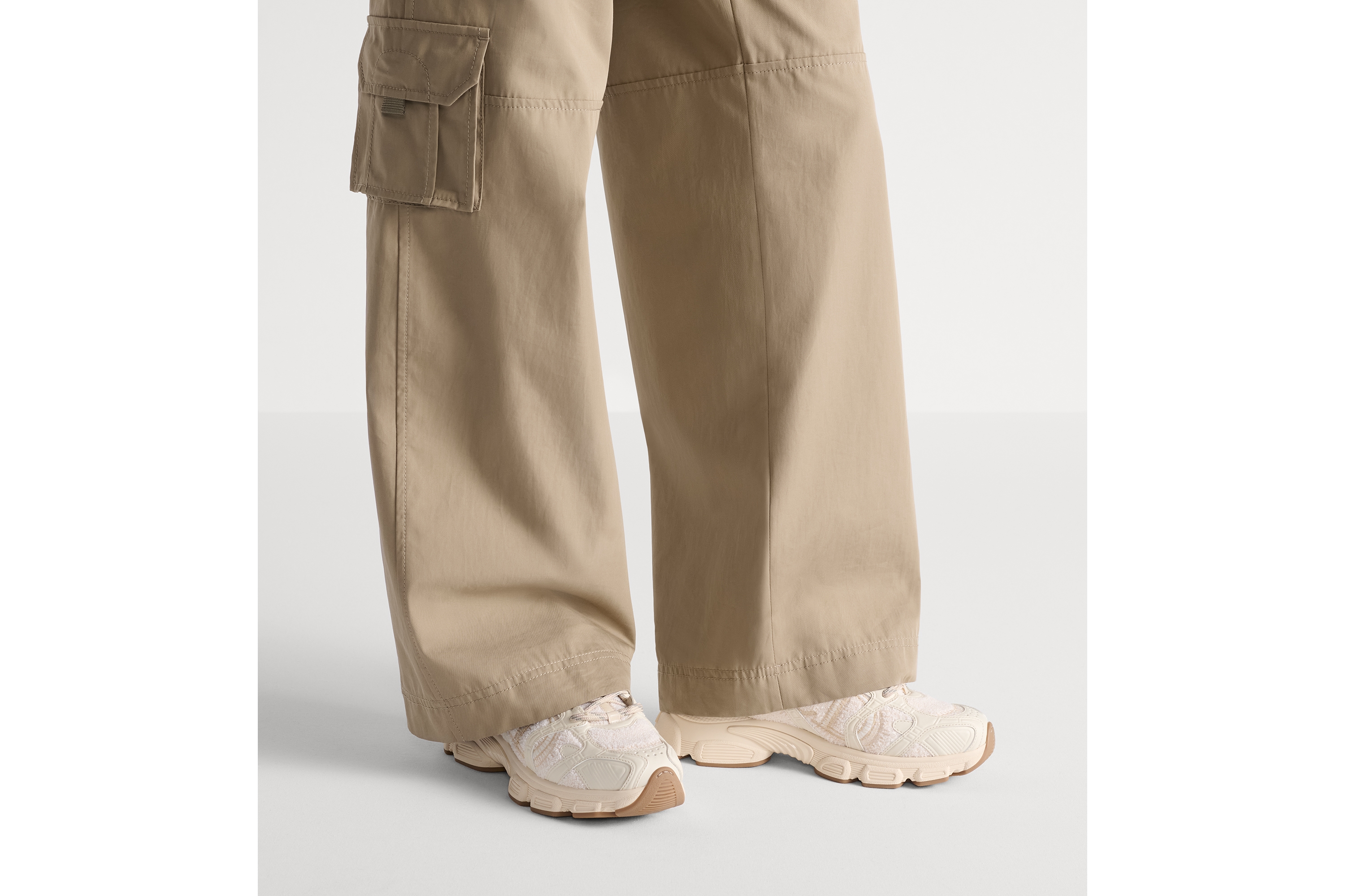 Look Dior Chrono Sneaker Beige Terry-Effect Technical Fabric and Leather-Effect Panels E15