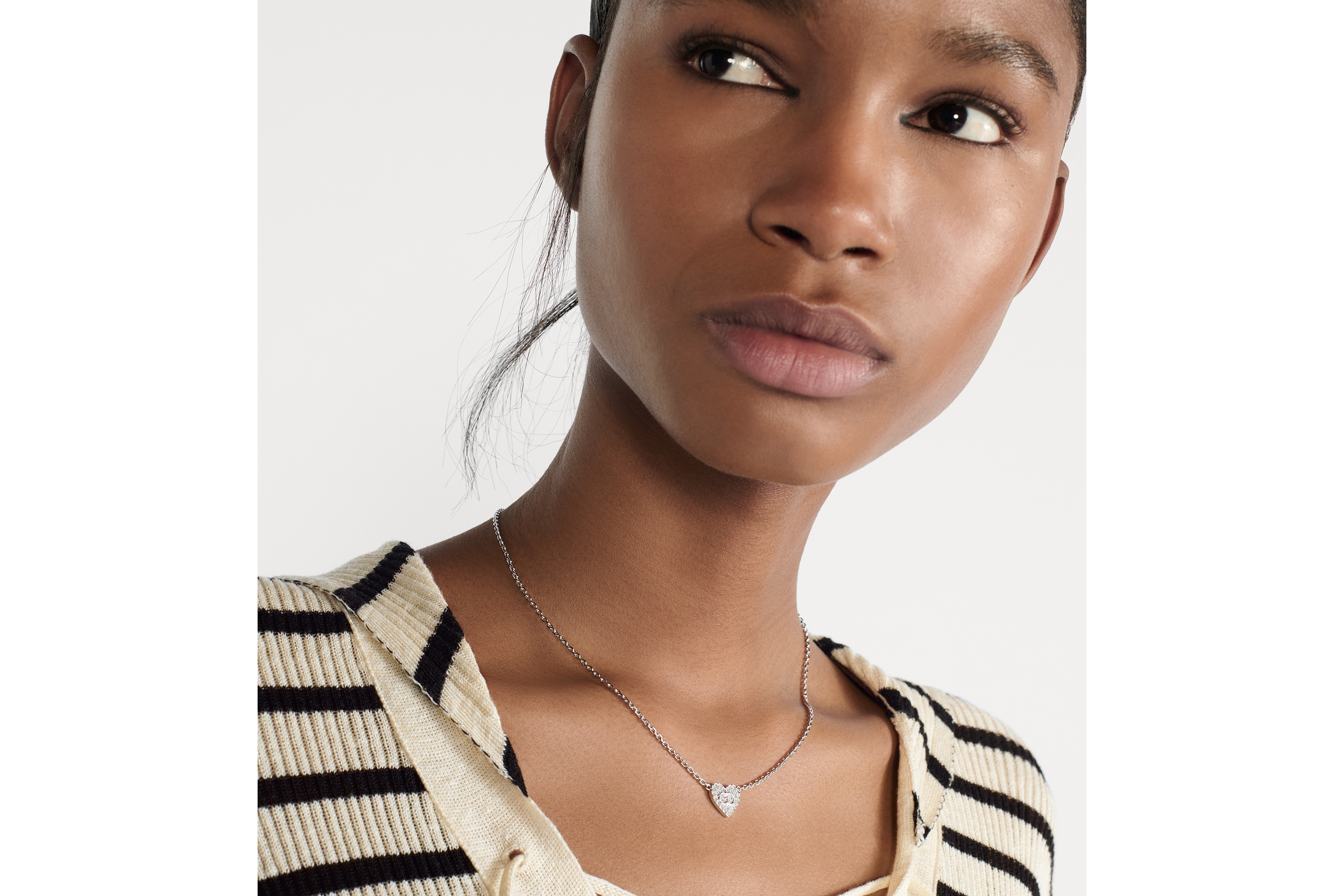 look_image_alt_prefix Collar Clair D Lune Metal plateado y cristales blancos E07