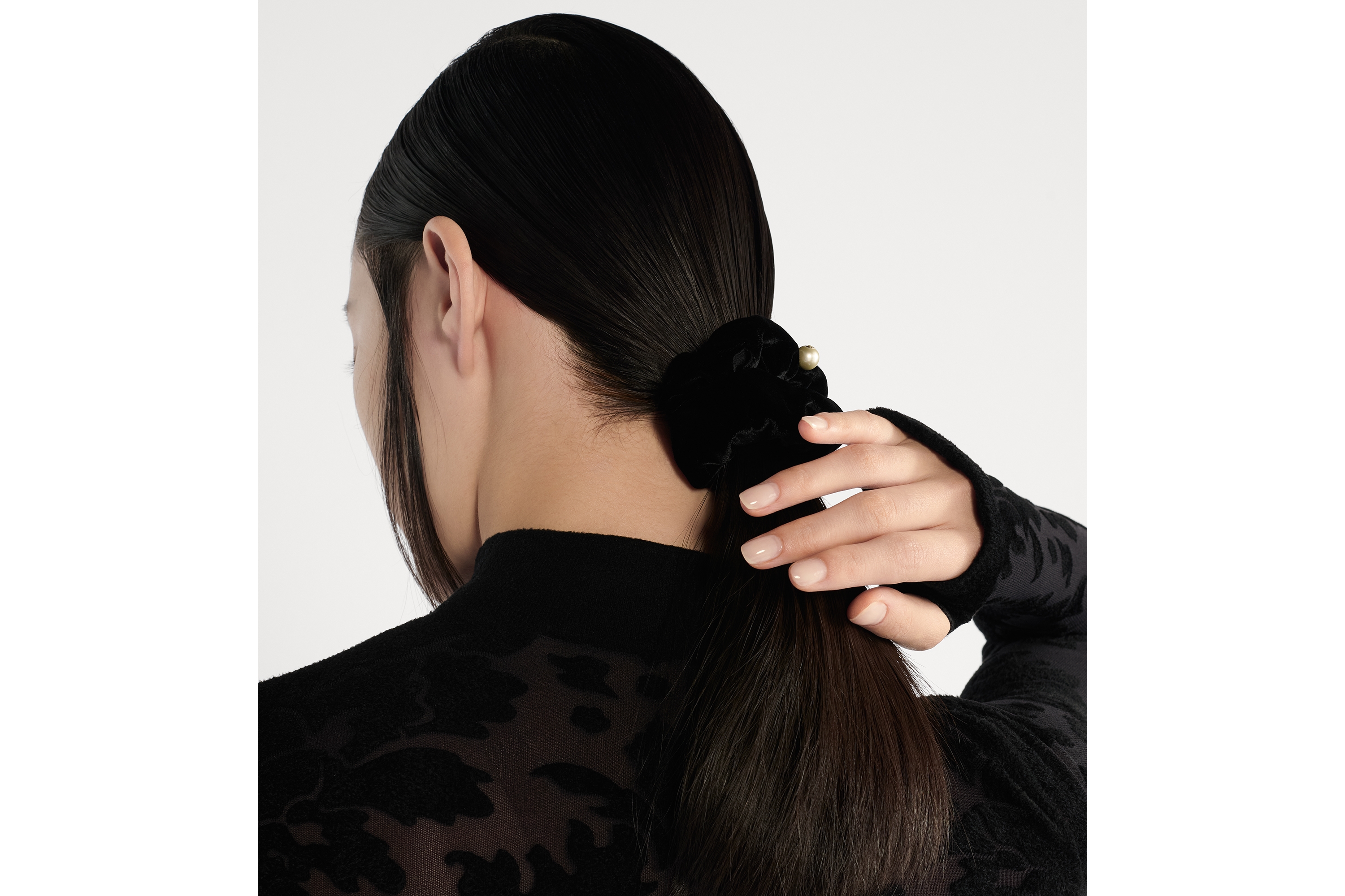 Coletero Dior Sweet Terciopelo negro E09