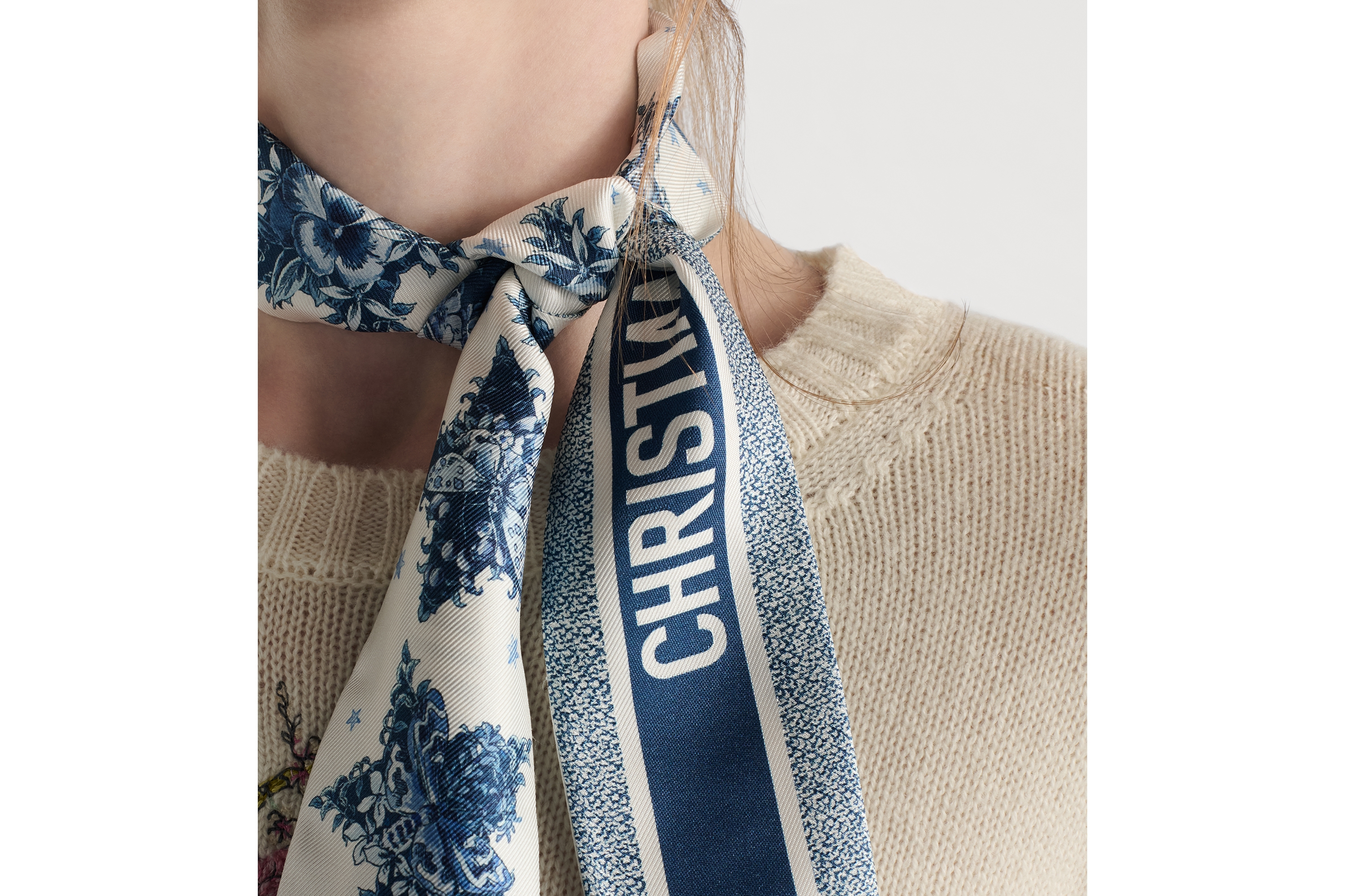 CHRISTIAN DIOR ミッツァ CHRISTIAN DIOR ミッツァ Dior Star Mitzah Scarf White and Navy Blue