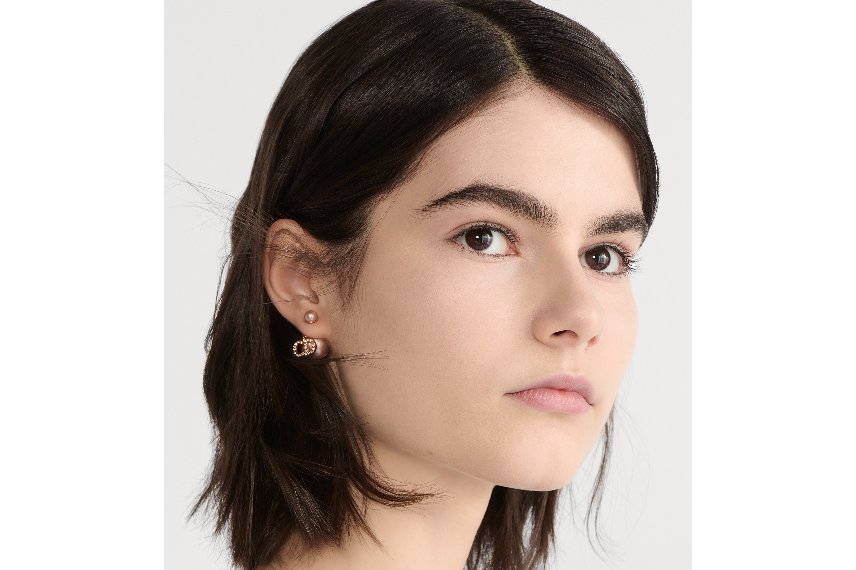 look_image_alt_prefix Dior Tribales 耳環 粉紅色飾面金屬、粉紅色樹脂珍珠和粉紅色水晶 E07