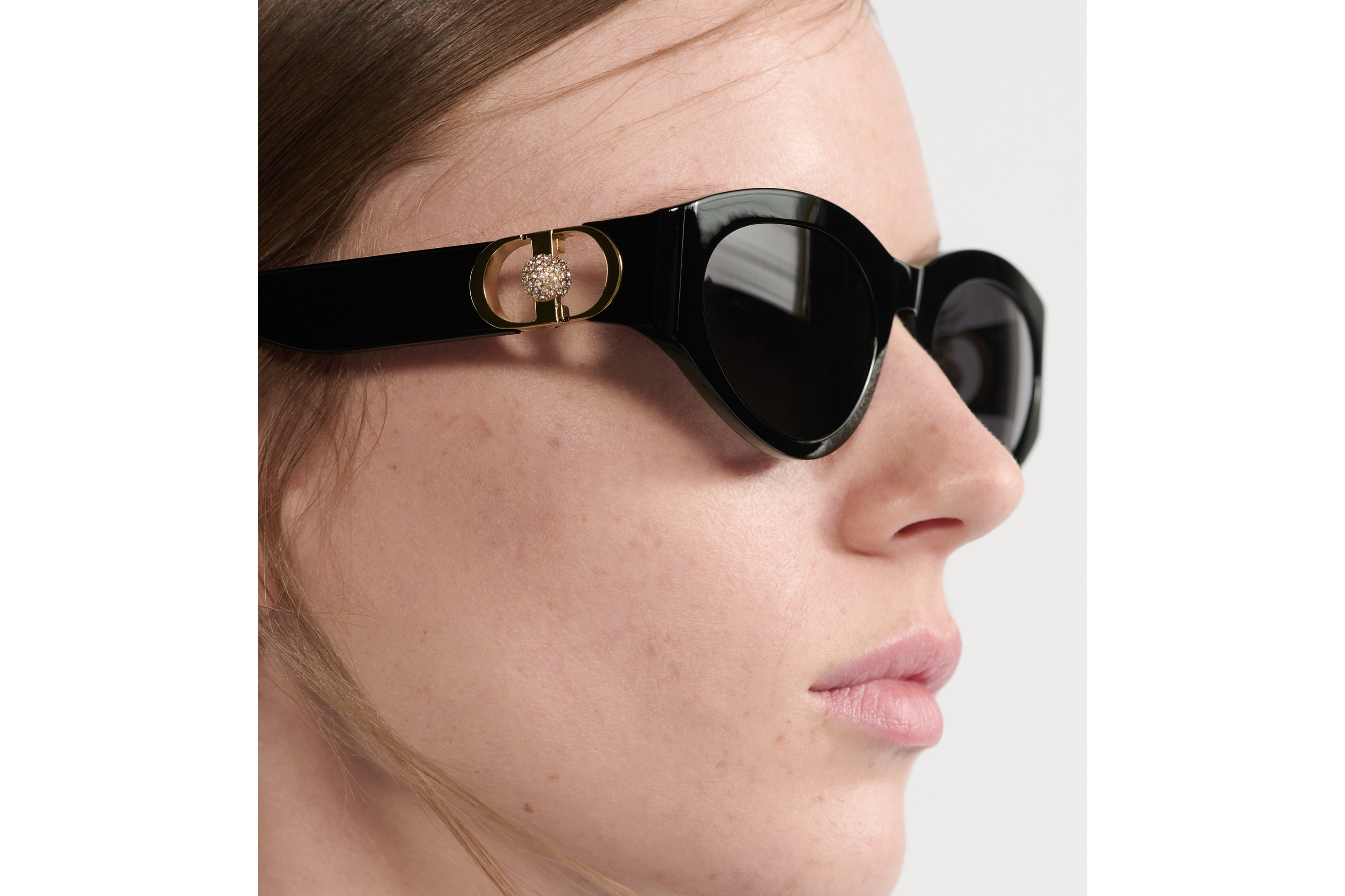 30Montaigne B7I Butterfly-Sonnenbrille in Schwarz E17