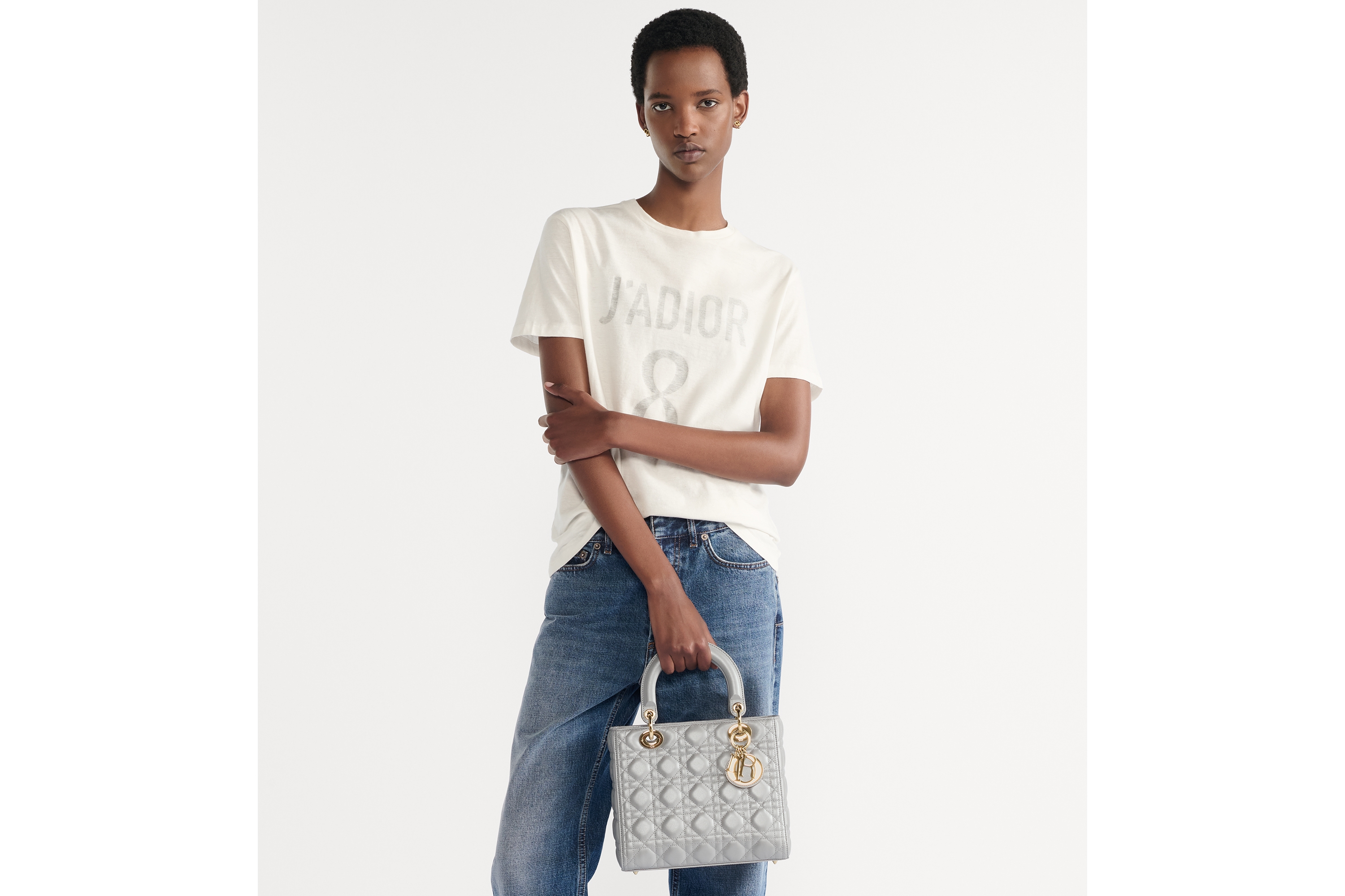 look_image_alt_prefix Lady Dior 미디엄 백 오팔린 그레이 펄 까나쥬 양가죽 E04