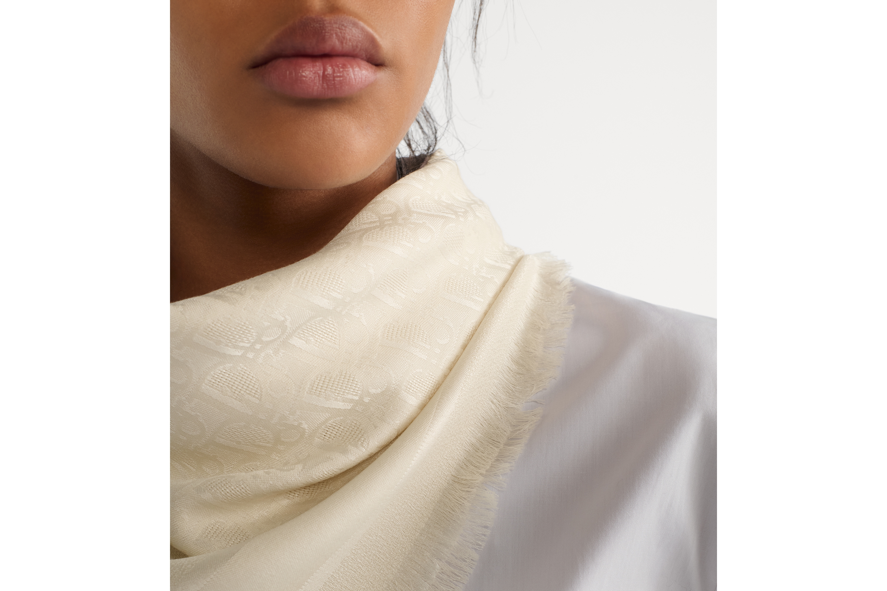 look_image_alt_prefix Dior Oblique-sjaal Ivoorkleurig kasjmier en zijde E12