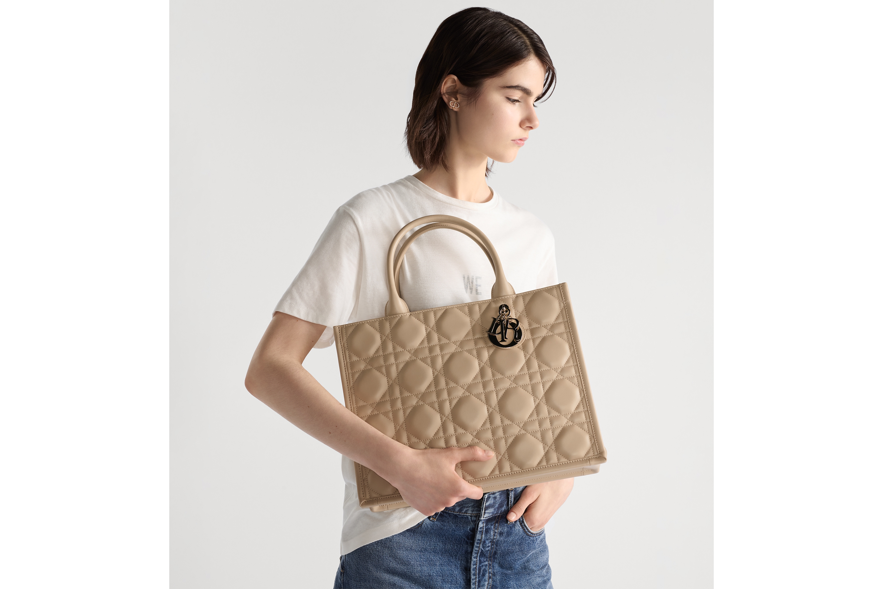 Look Medium Dior Book Tote Powder Beige Macrocannage Calfskin (36.5 x 28 x 16.5 cm) E04