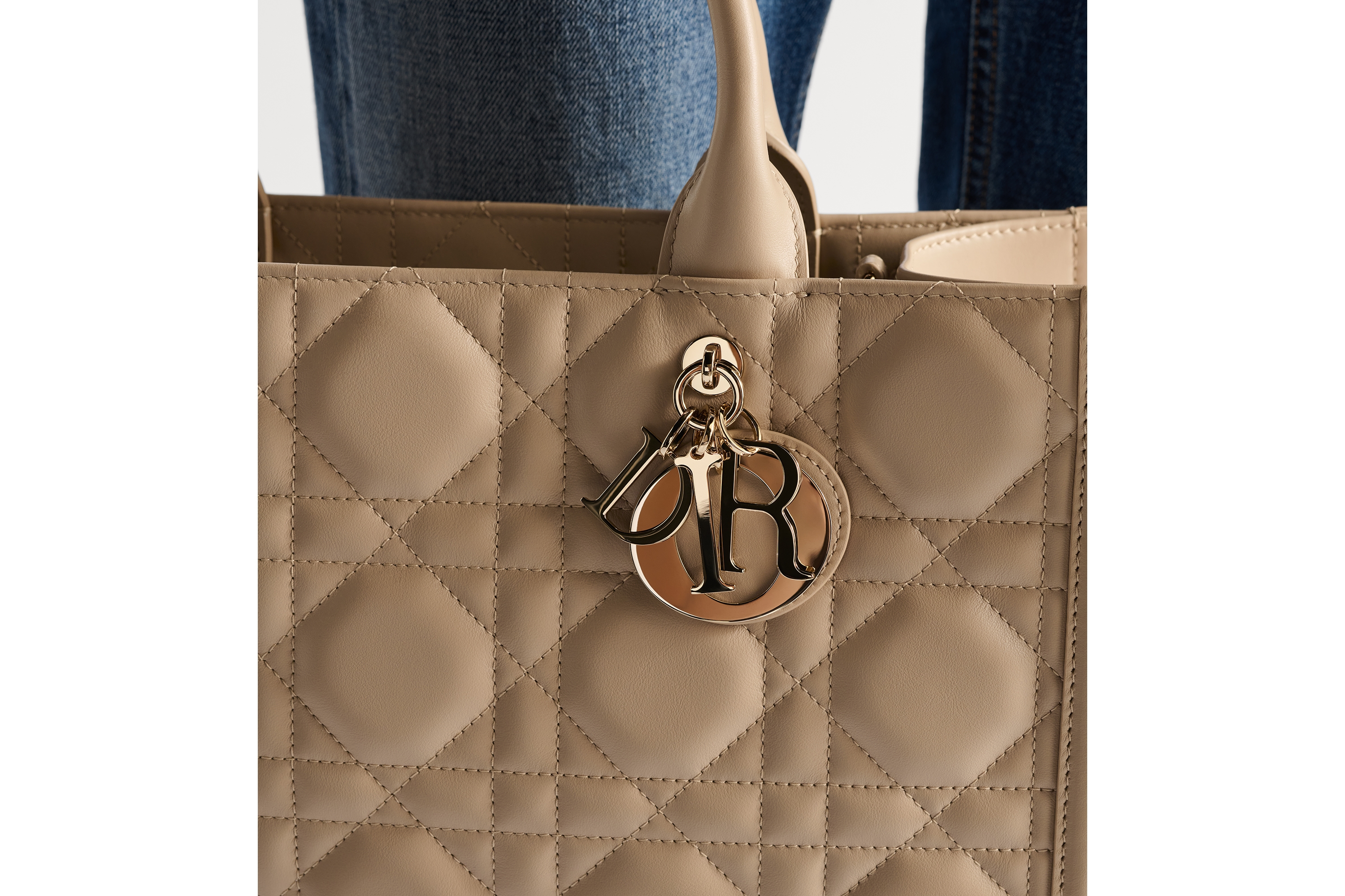 Look Medium Dior Book Tote Powder Beige Macrocannage Calfskin (36.5 x 28 x 16.5 cm) E17