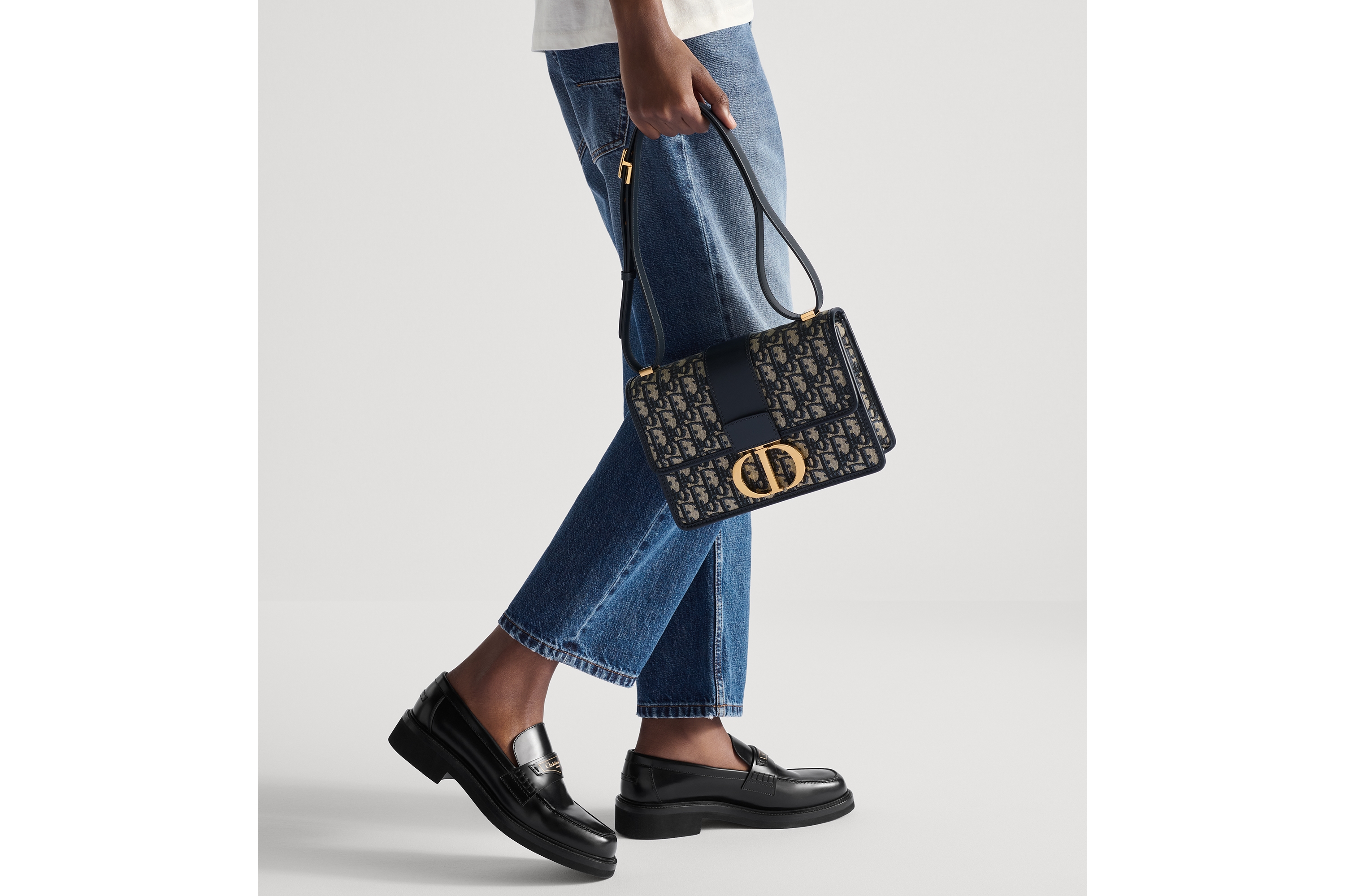 Look 30 Montaigne Bag Blue Dior Oblique Jacquard E11