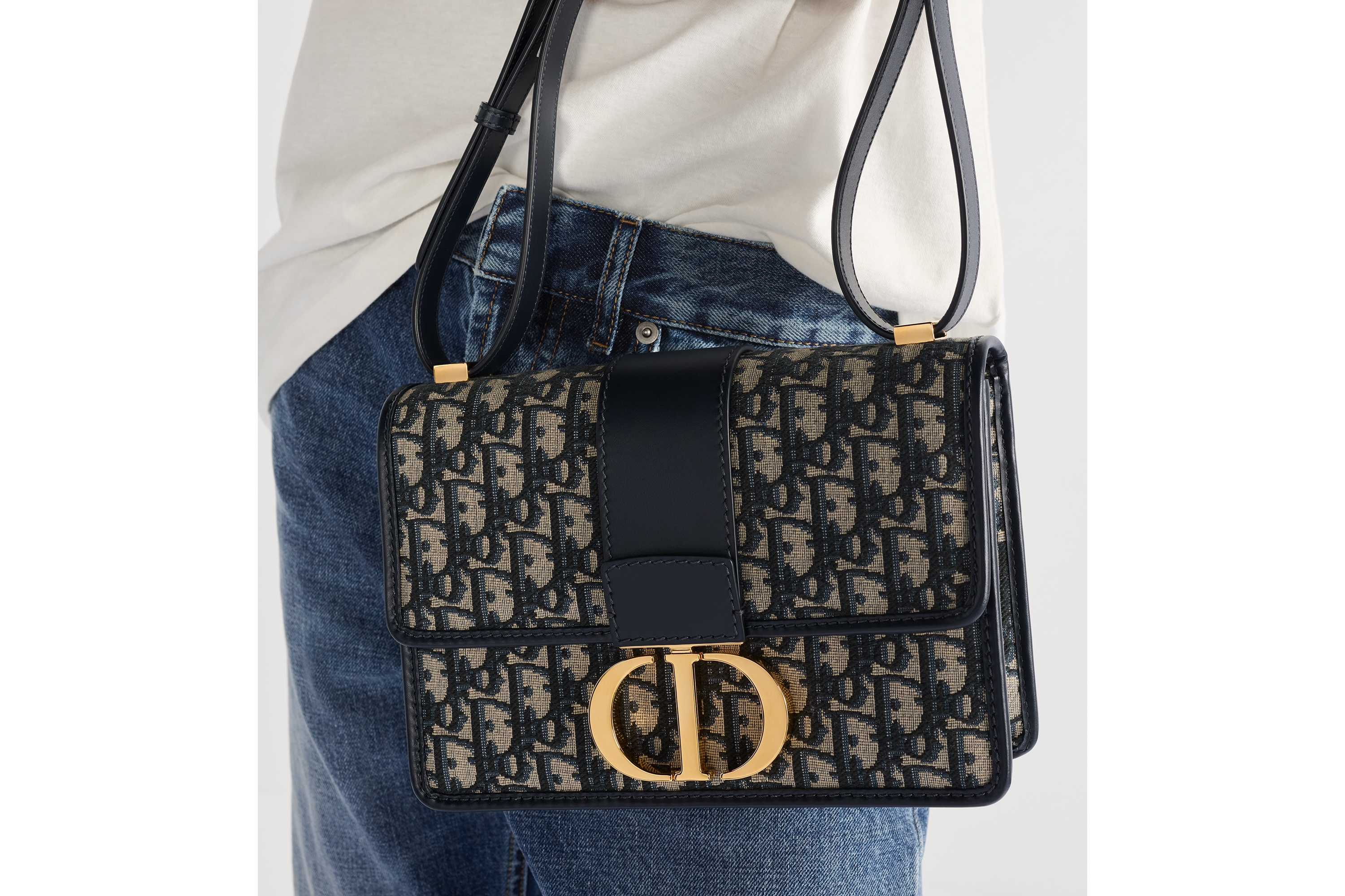 Look 30 Montaigne Bag Blue Dior Oblique Jacquard E17
