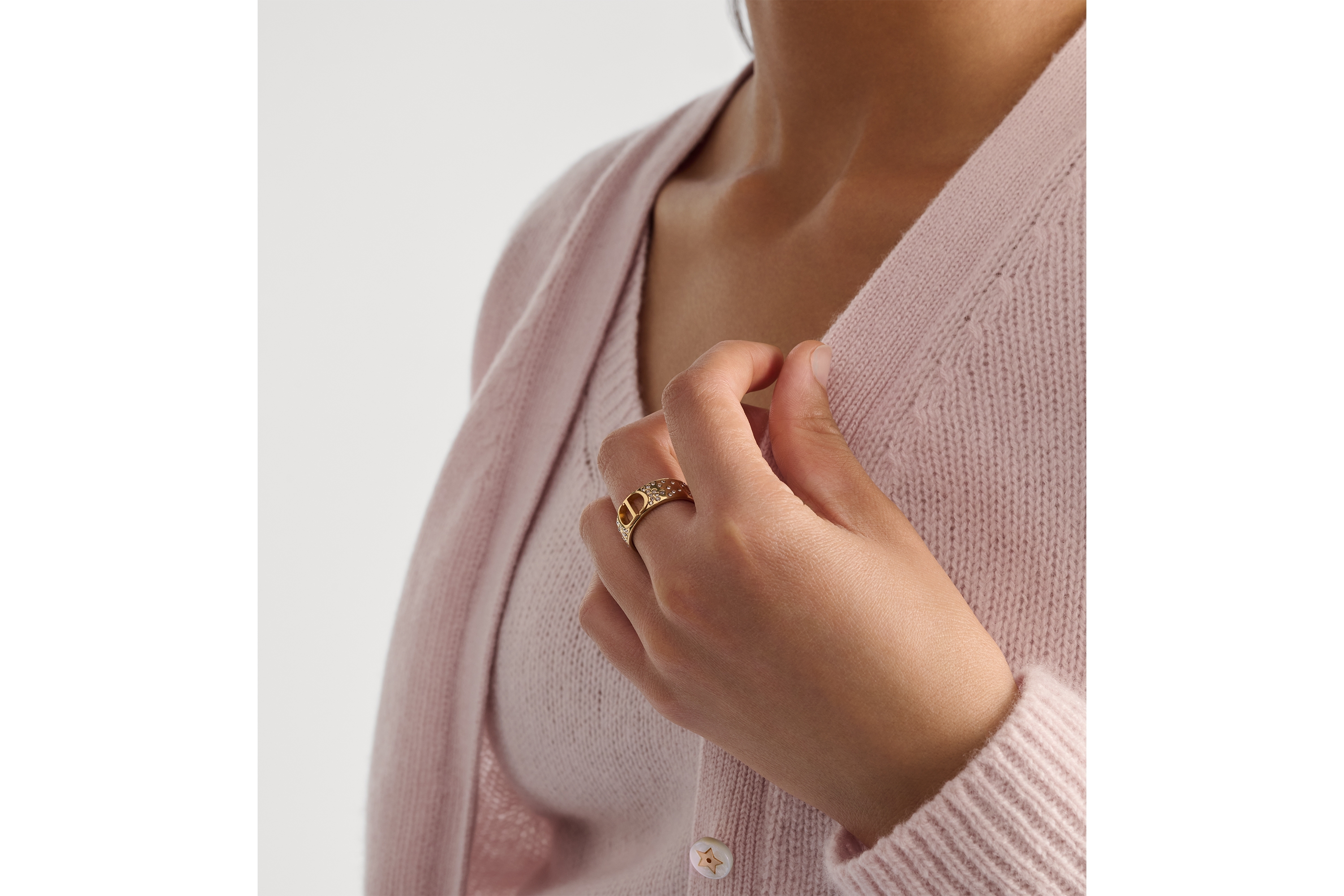 30 Montaigne Ring