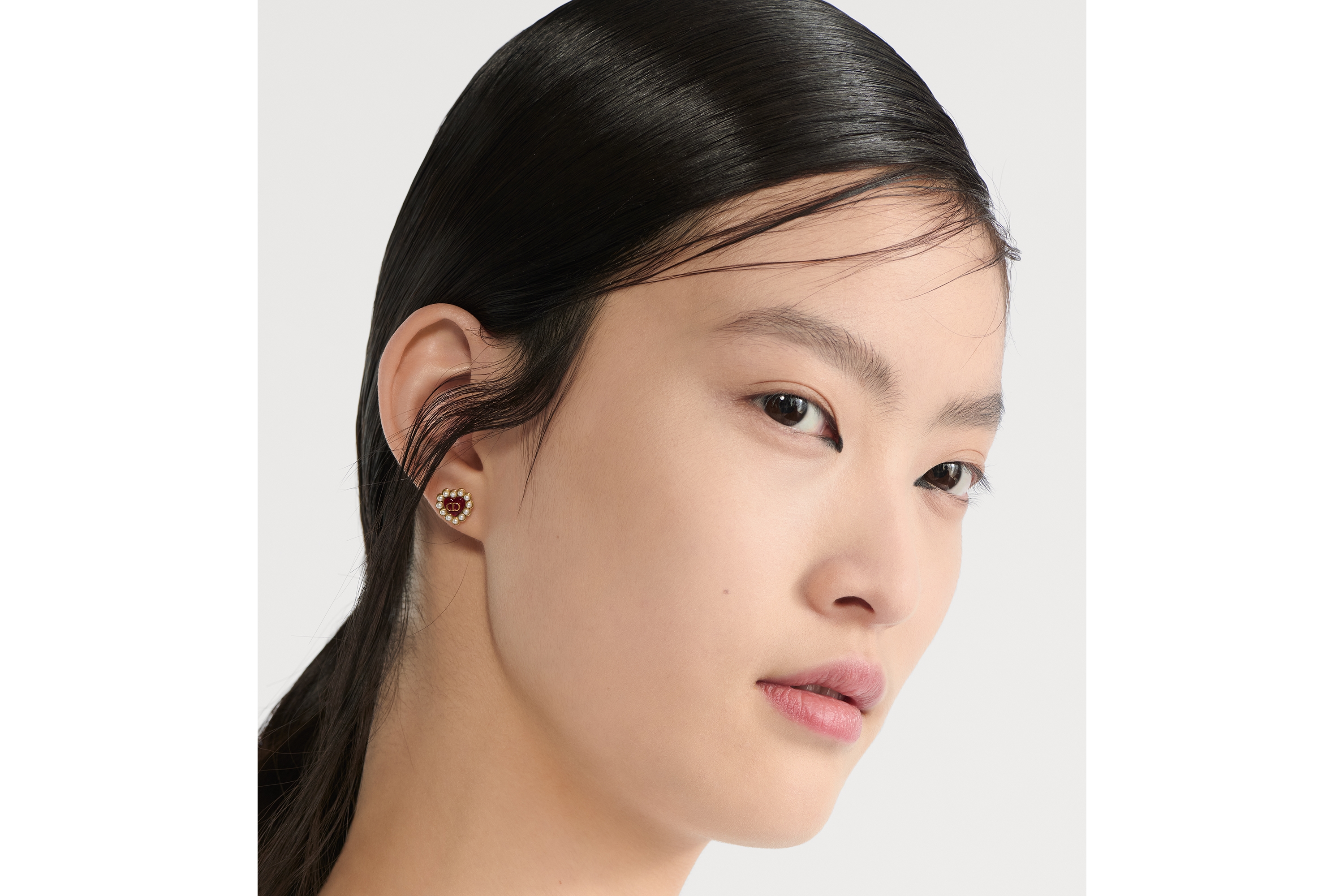 CD 26S DOUBLE RESIN PEARL STUD EARRINGS IN GOLD TONE METAL 629951